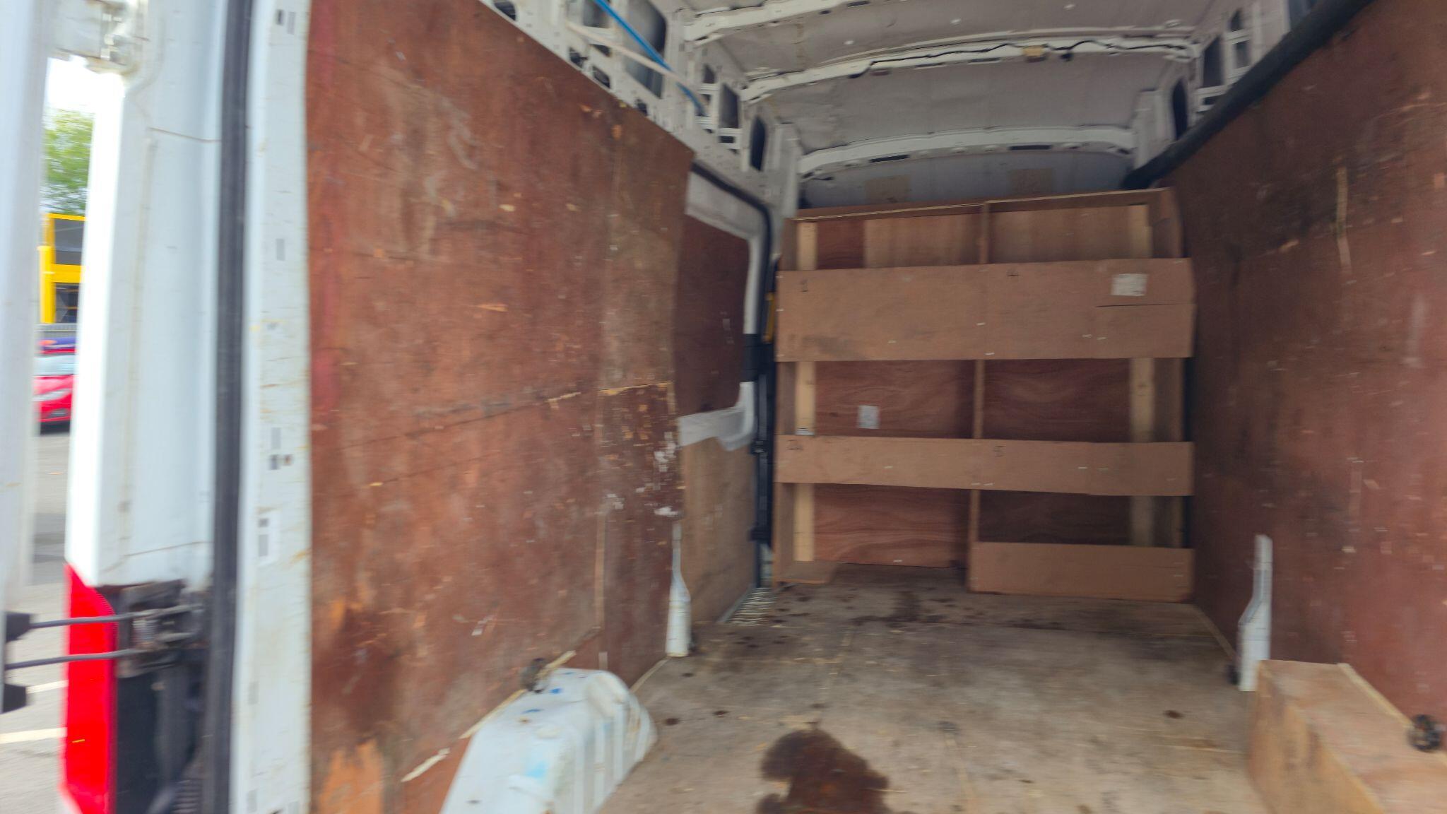 Ford Transit - Image 14