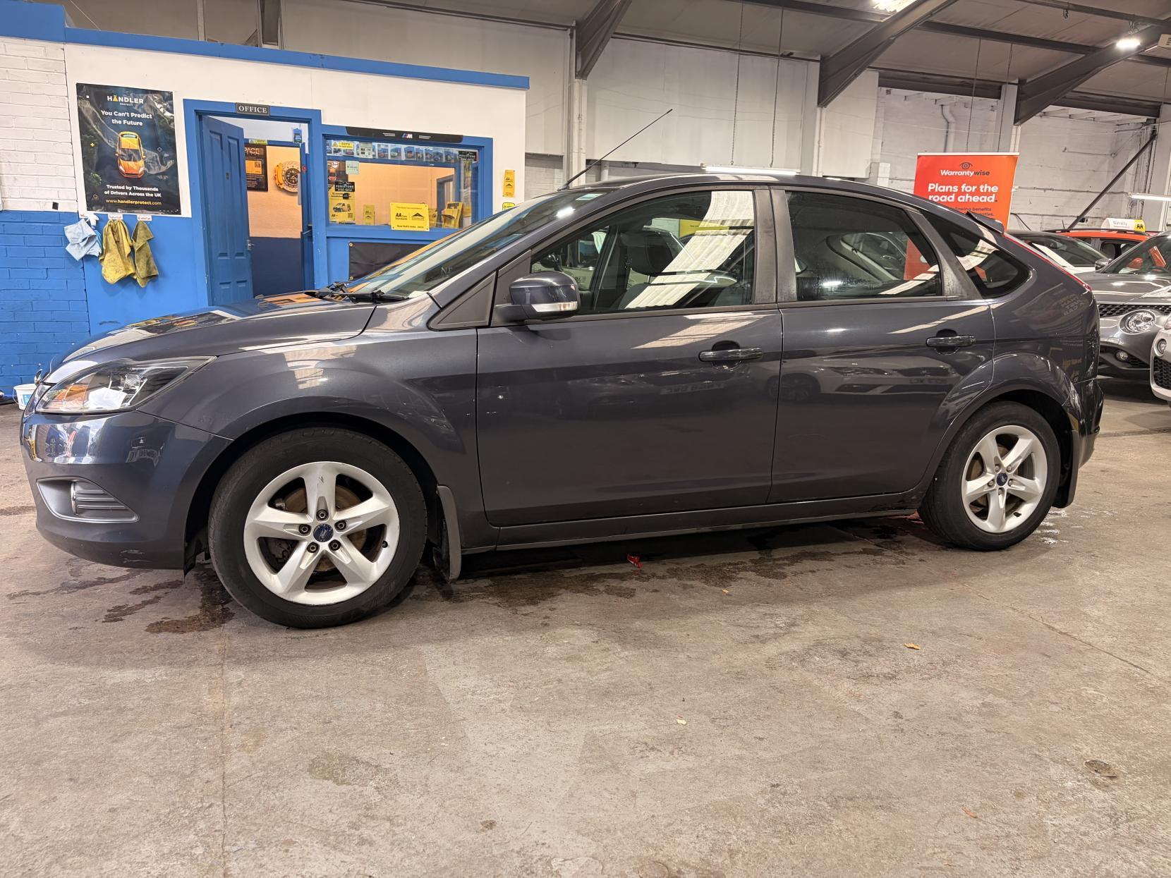 Ford Focus - Image 11