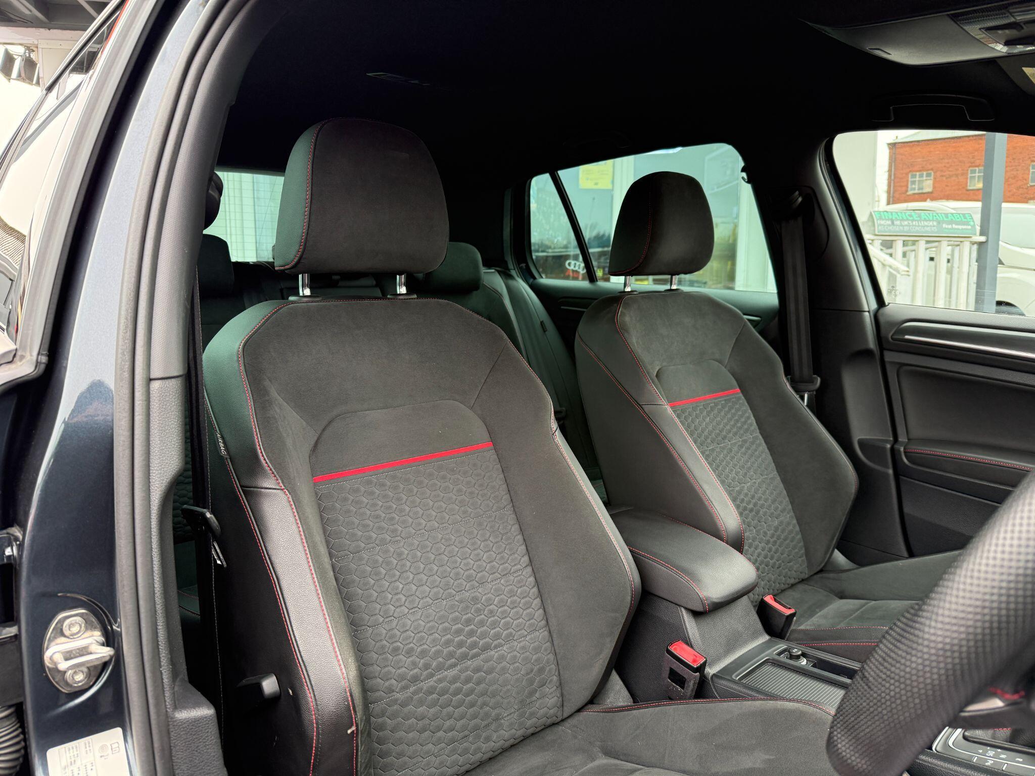 Volkswagen Golf - Image 29