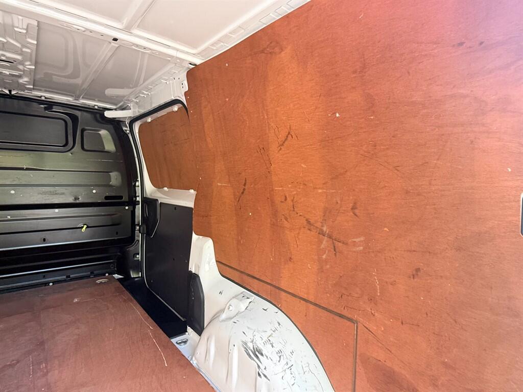 Vauxhall Vivaro - Image 11