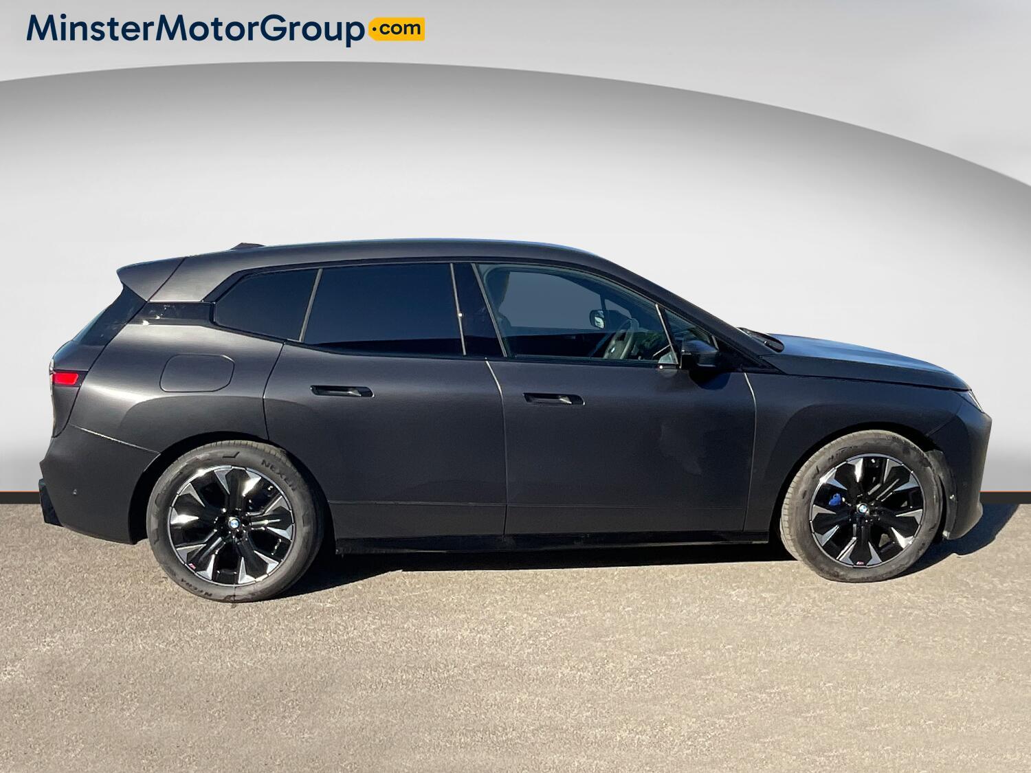 BMW IX - Image 2