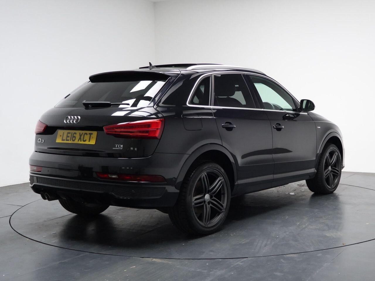Audi Q3 - Image 10