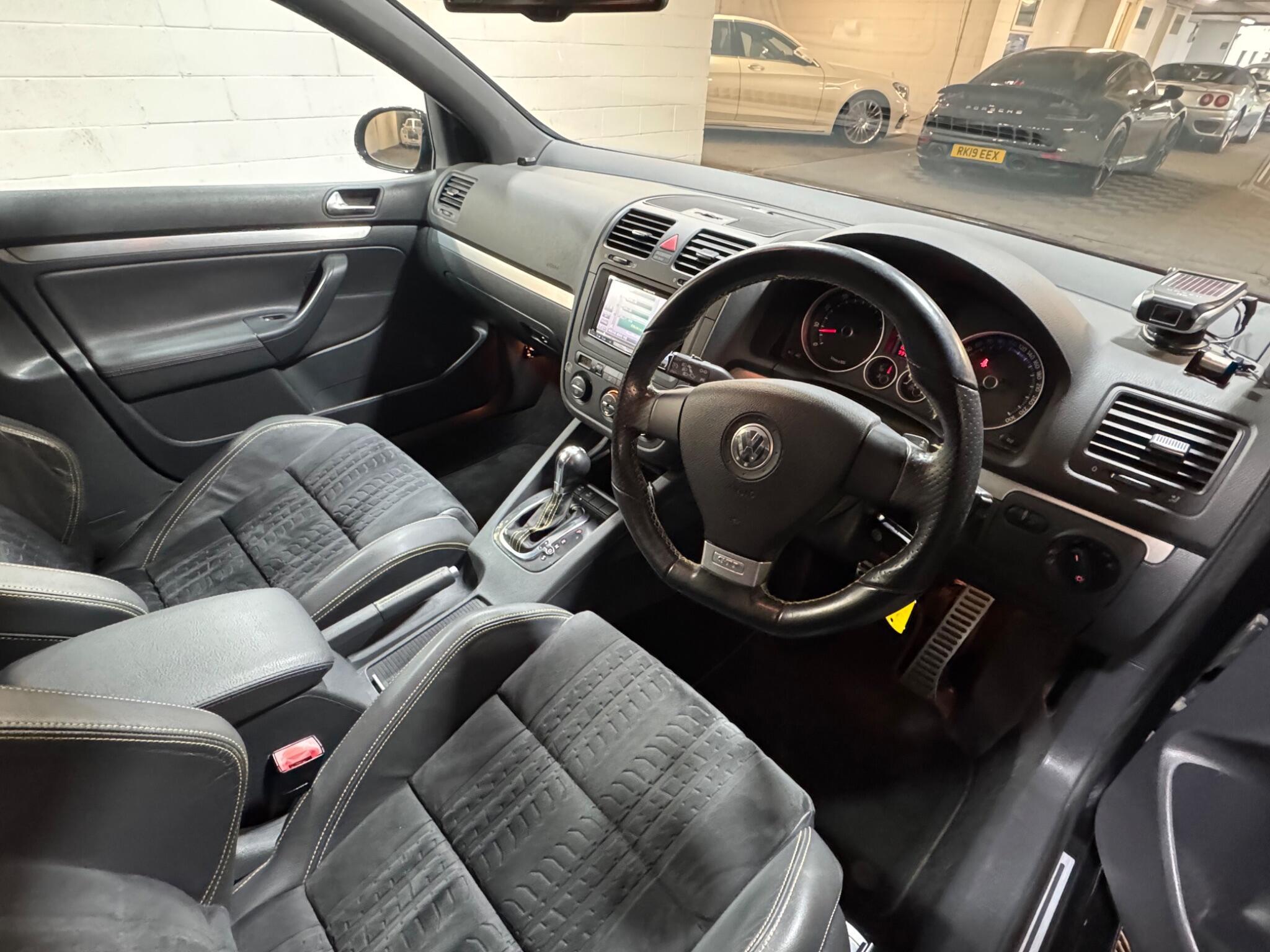 Volkswagen Golf - Image 9