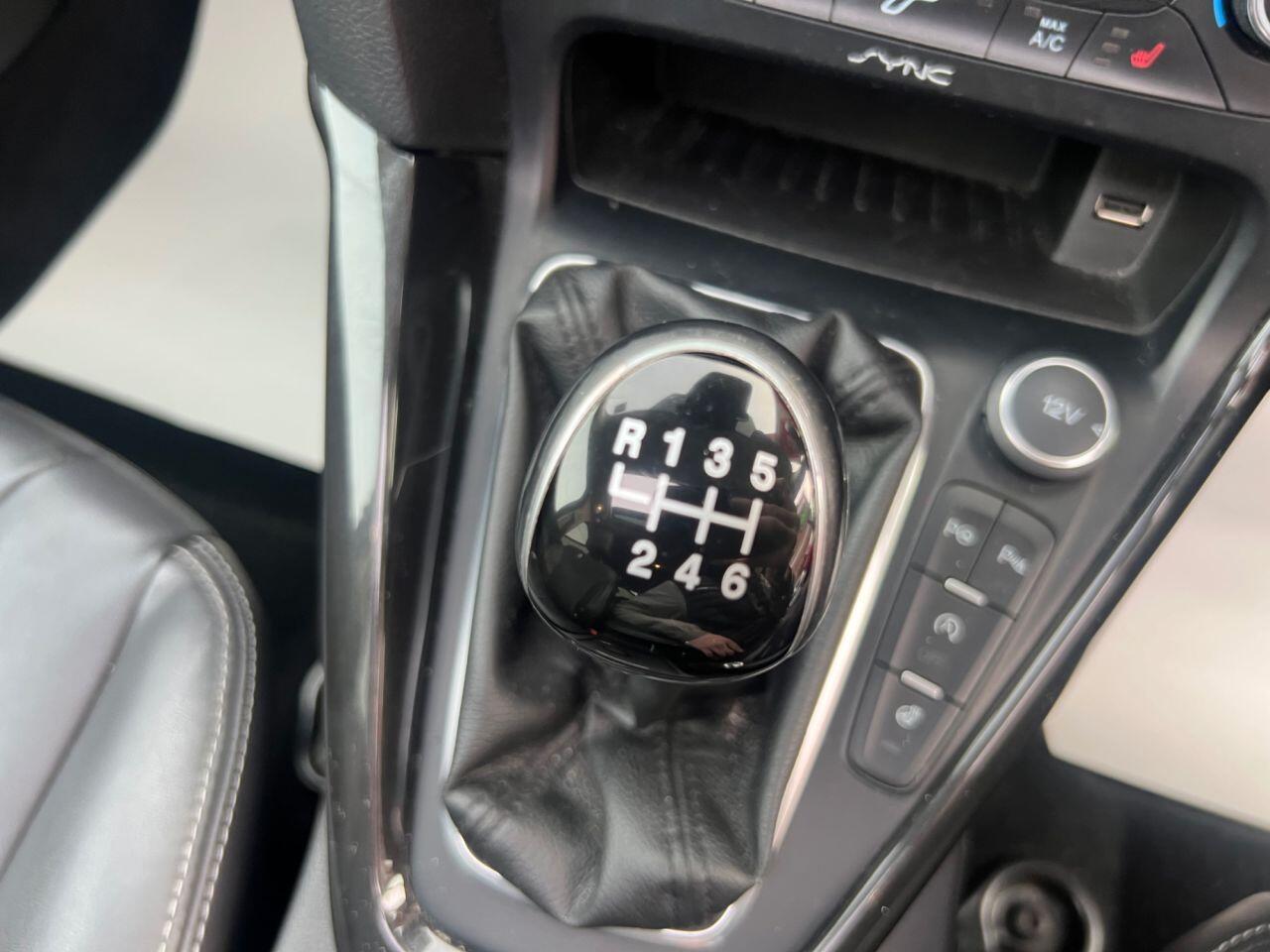 Ford Focus - Image 25