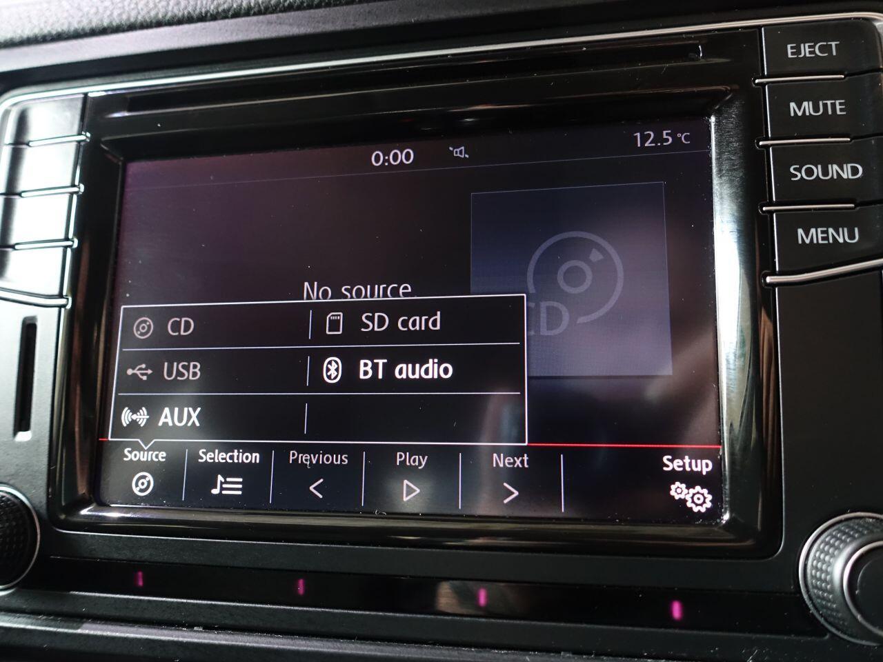 Volkswagen Jetta - Image 36