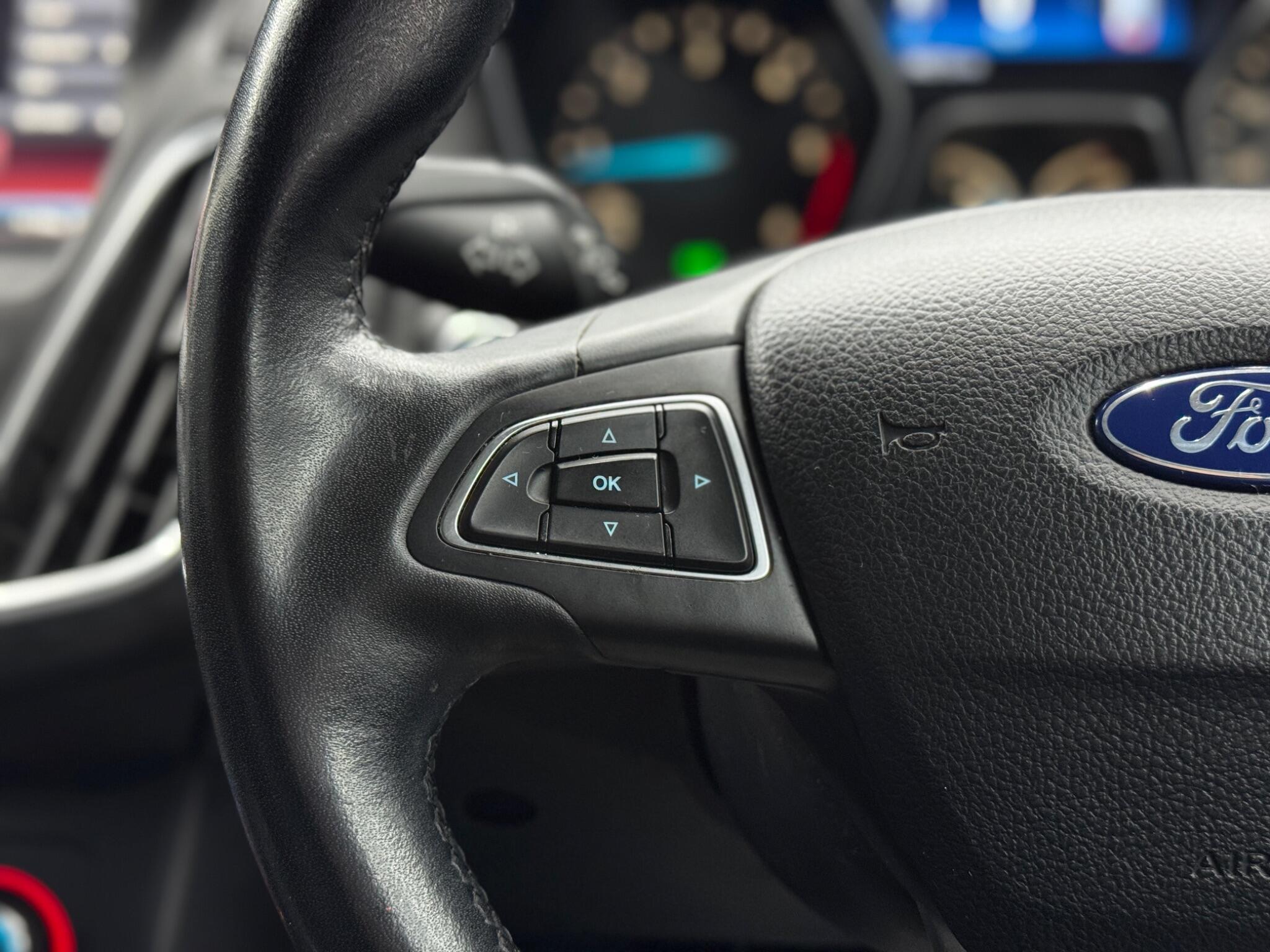 Ford Focus - Image 18