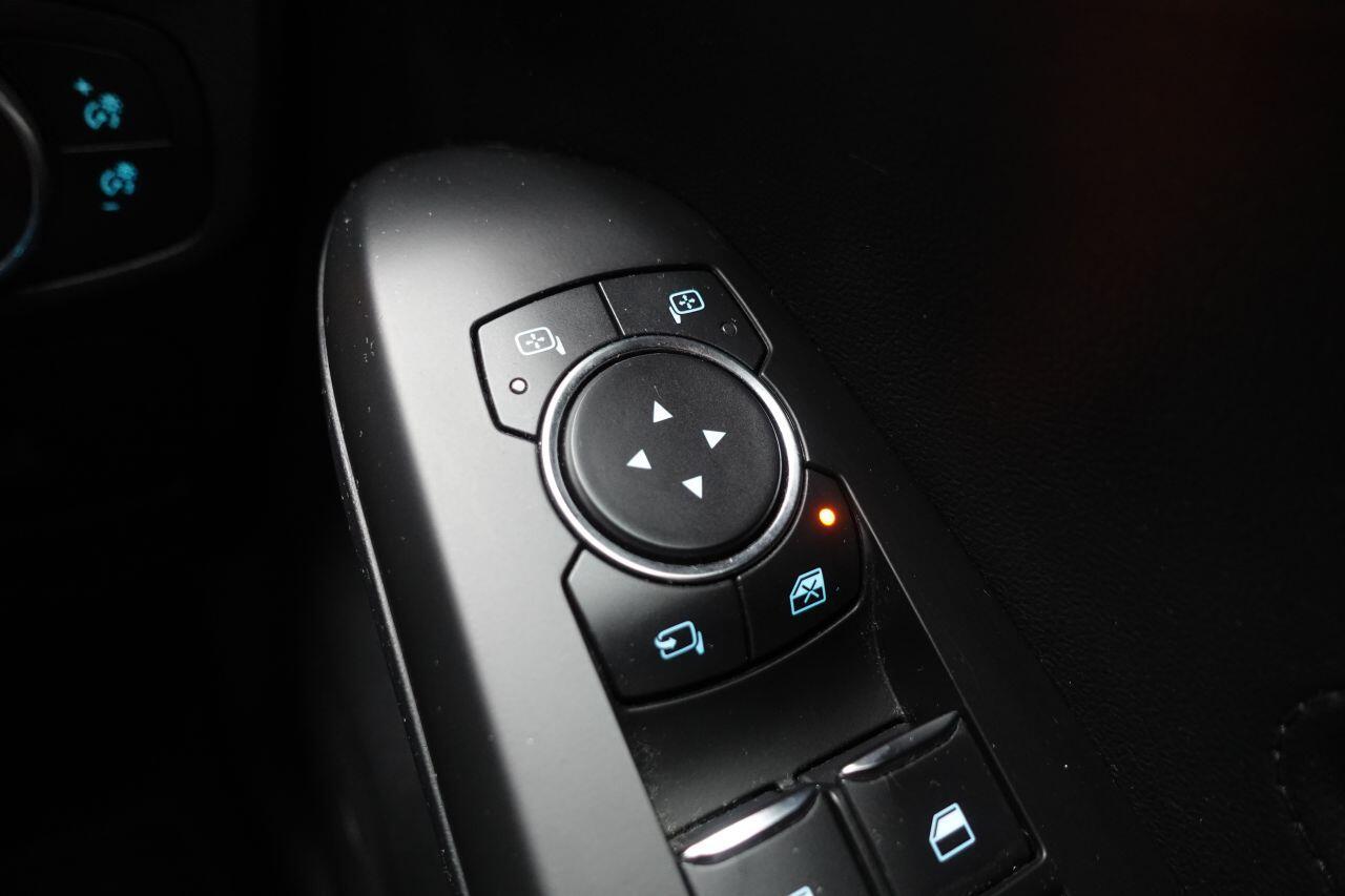 Ford Focus - Image 50