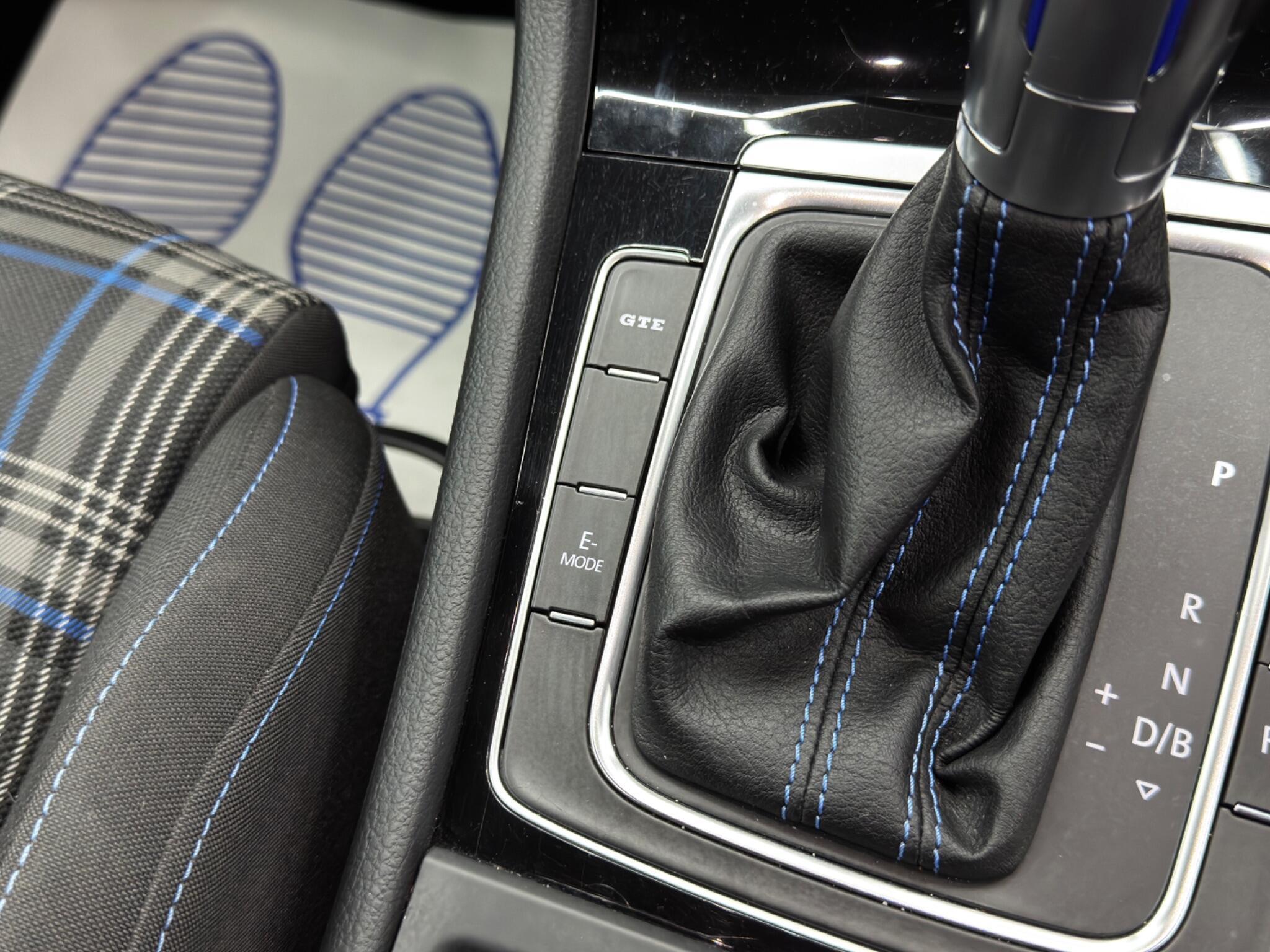 Volkswagen Golf - Image 27