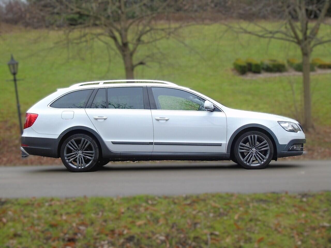 Skoda Superb - Image 19