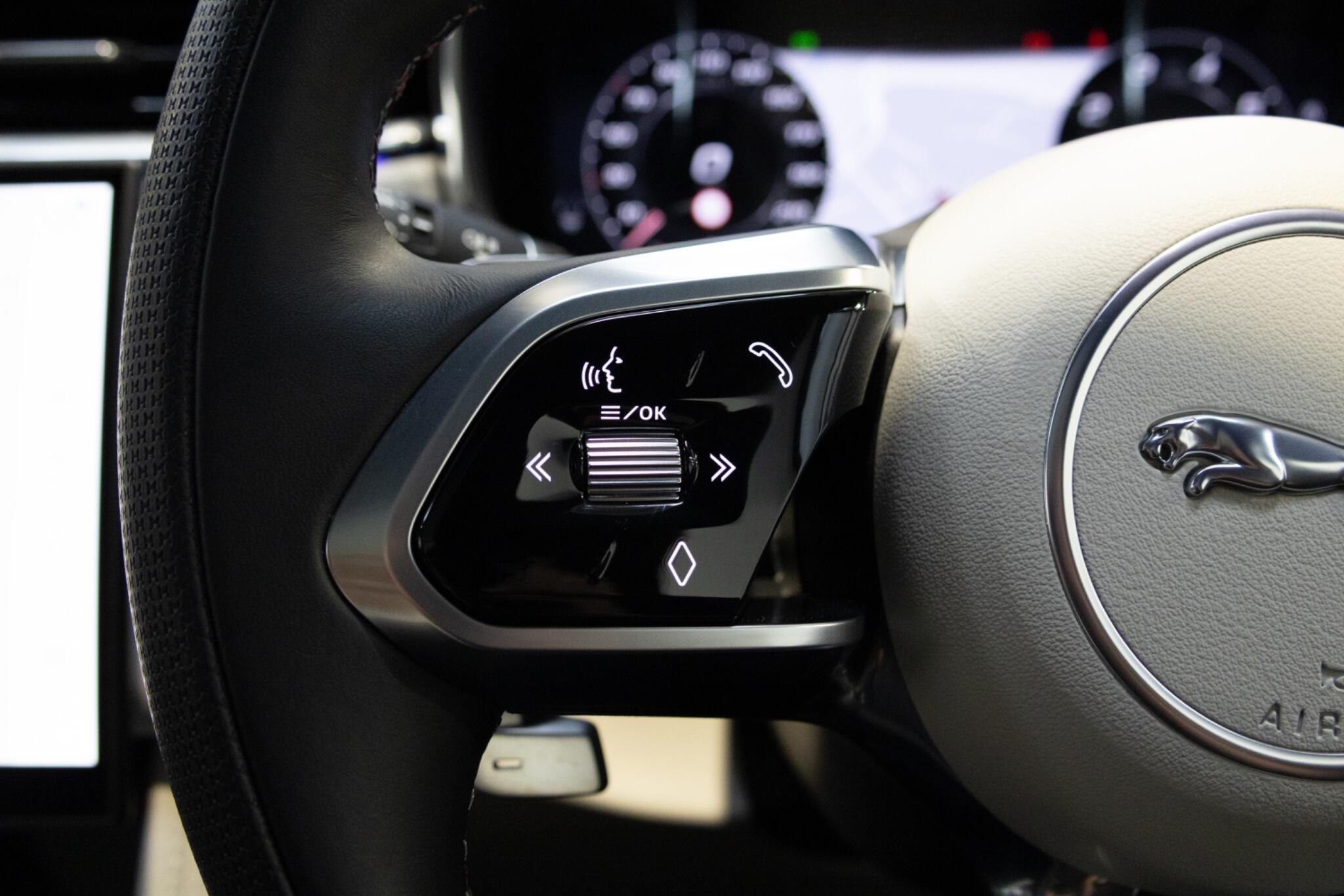 Jaguar F-Pace - Image 32