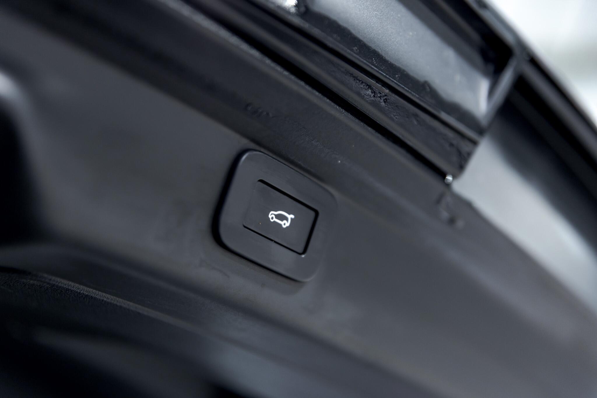 Jaguar I-Pace - Image 24