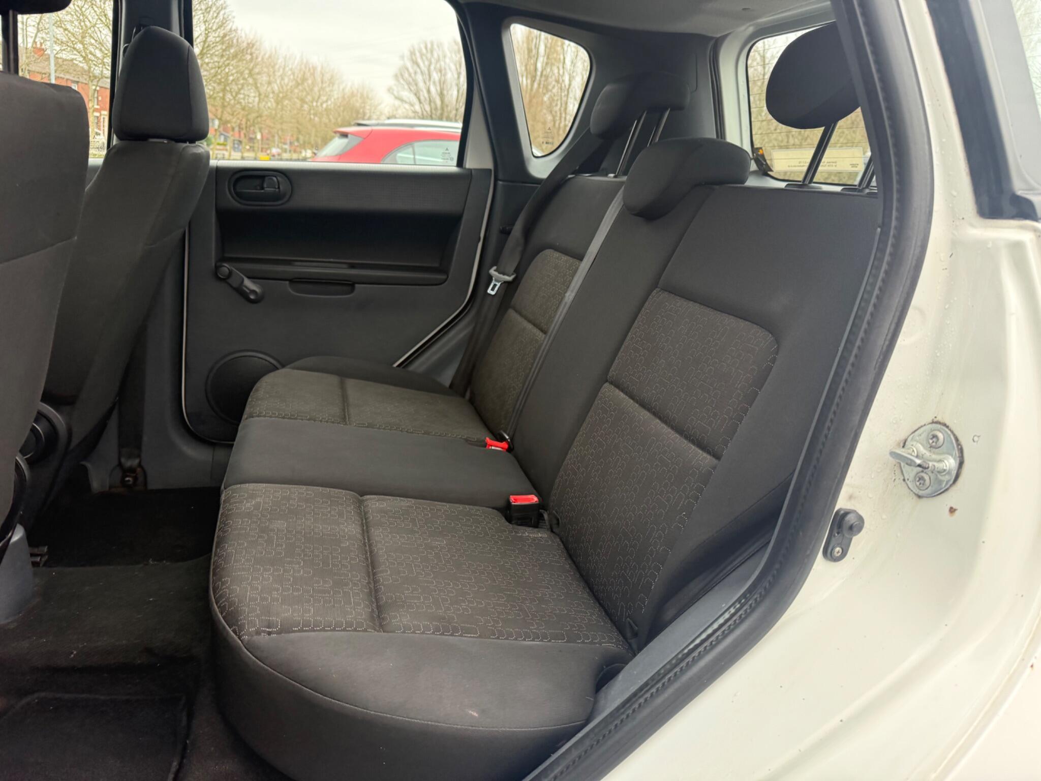 Mitsubishi Colt - Image 13