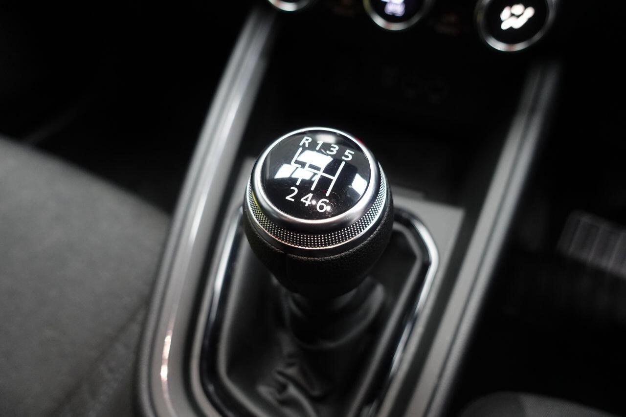 Renault Clio - Image 48