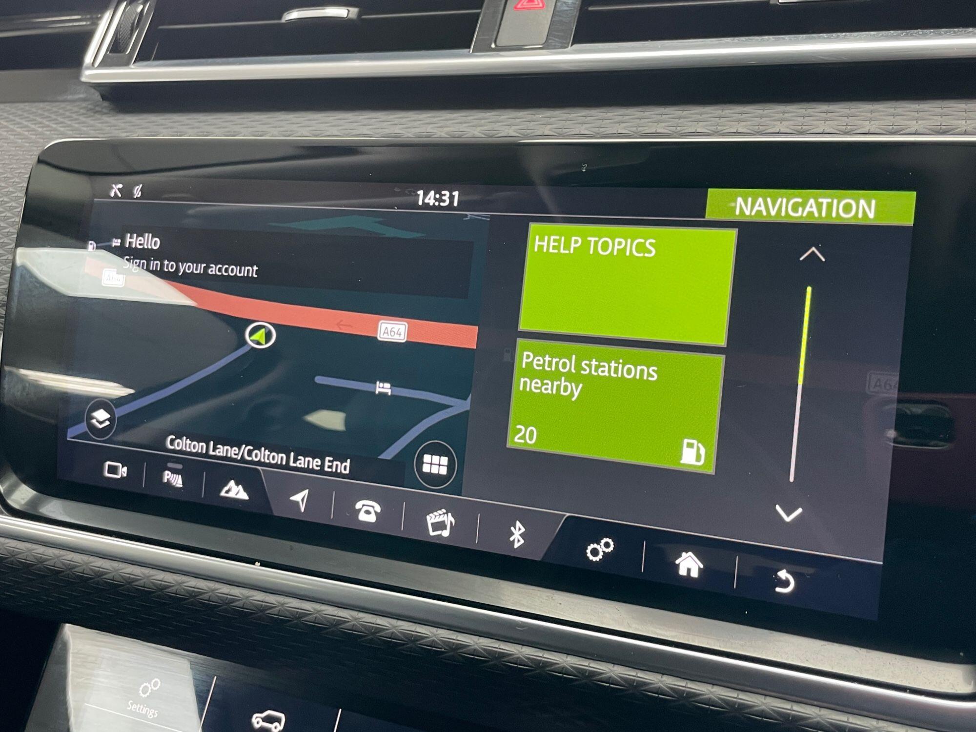 Land Rover Range Rover Velar - Image 42