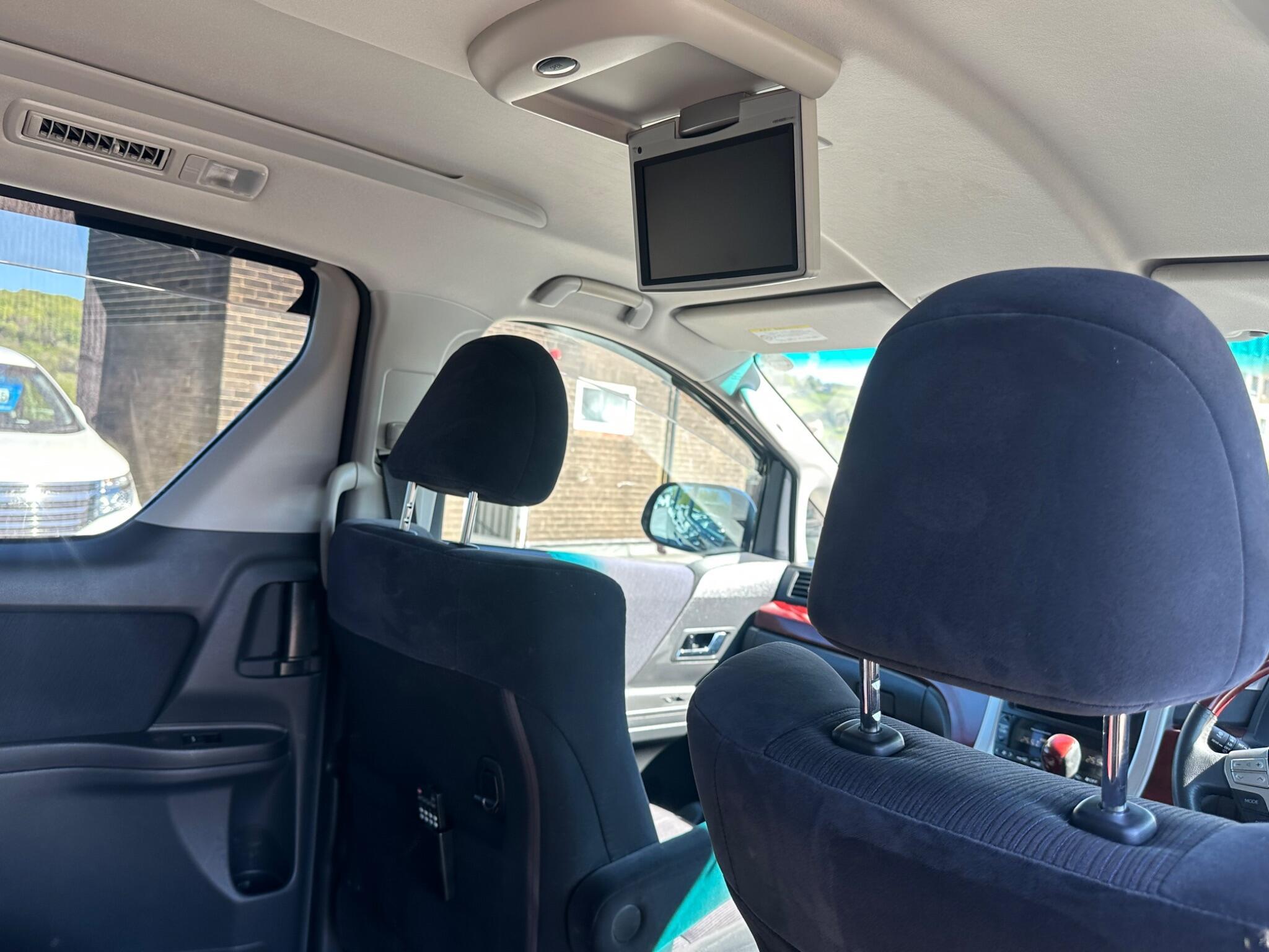 Toyota Vellfire - Image 14