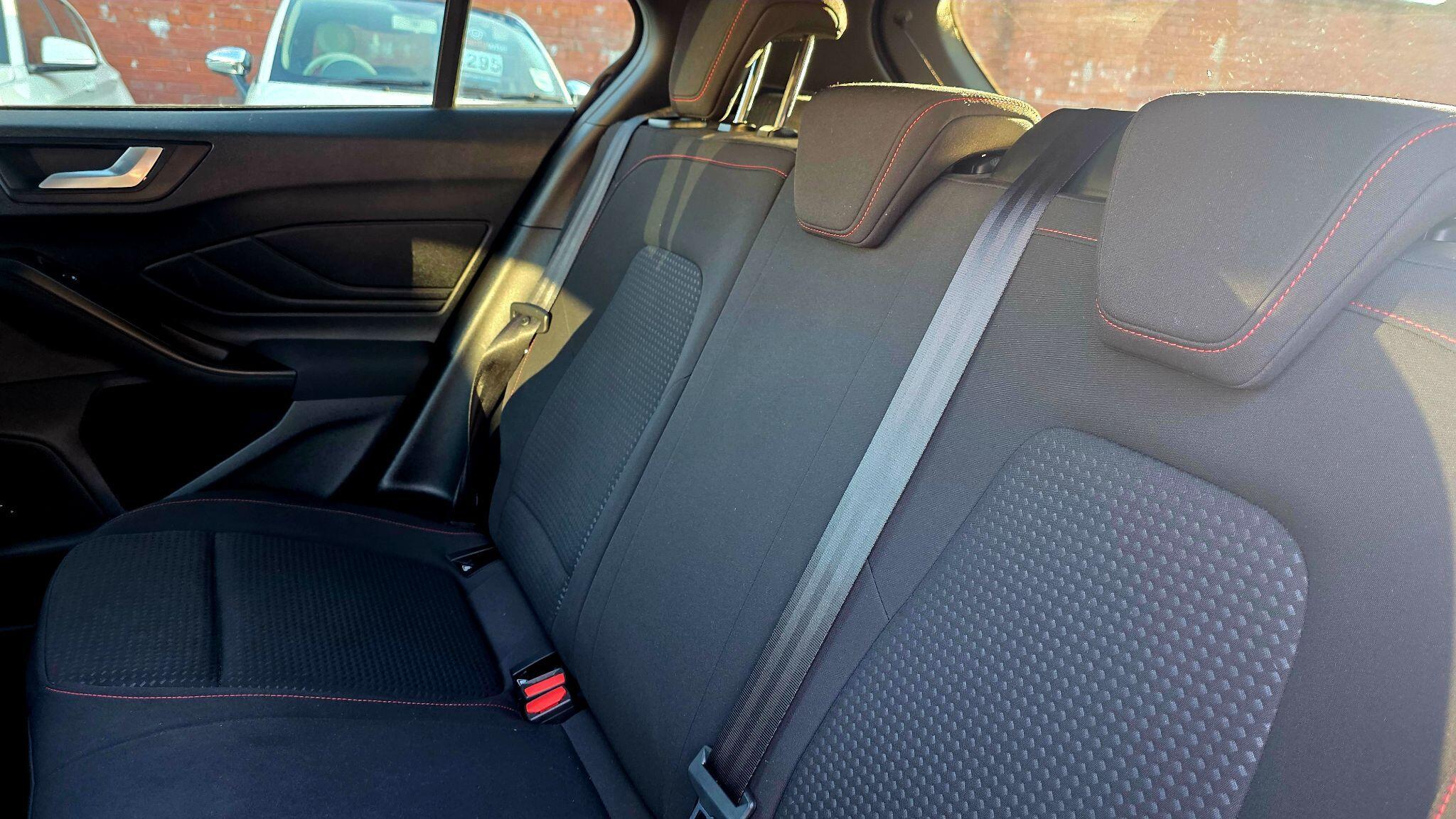 Ford Focus - Image 16