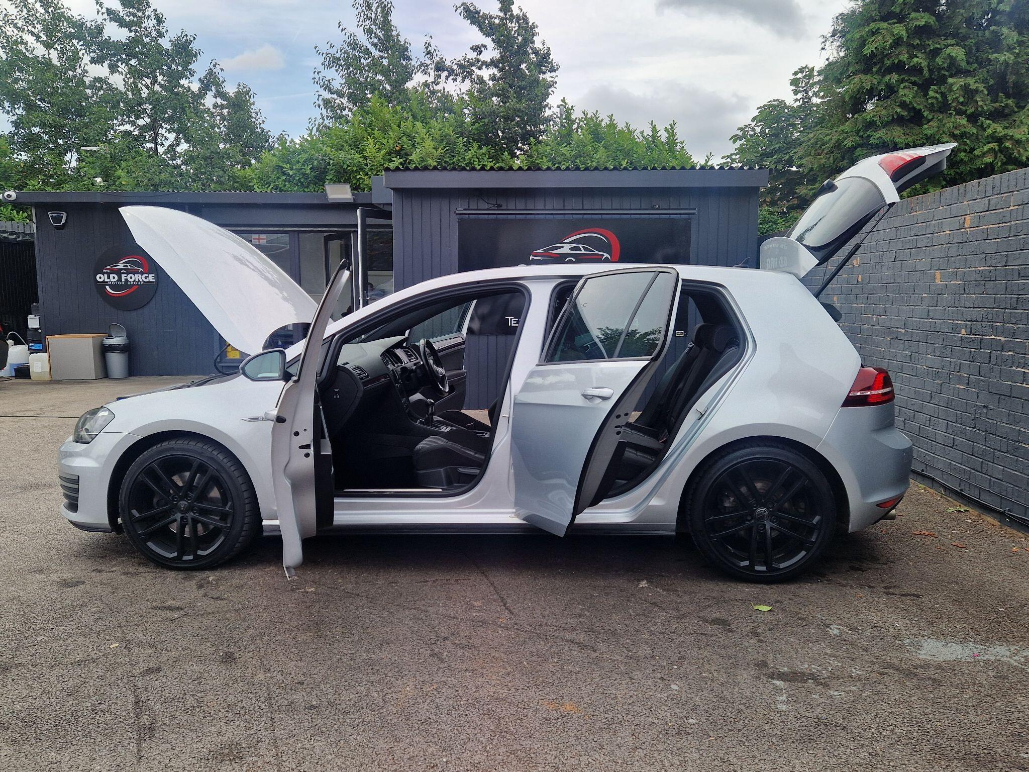 Volkswagen Golf - Image 15