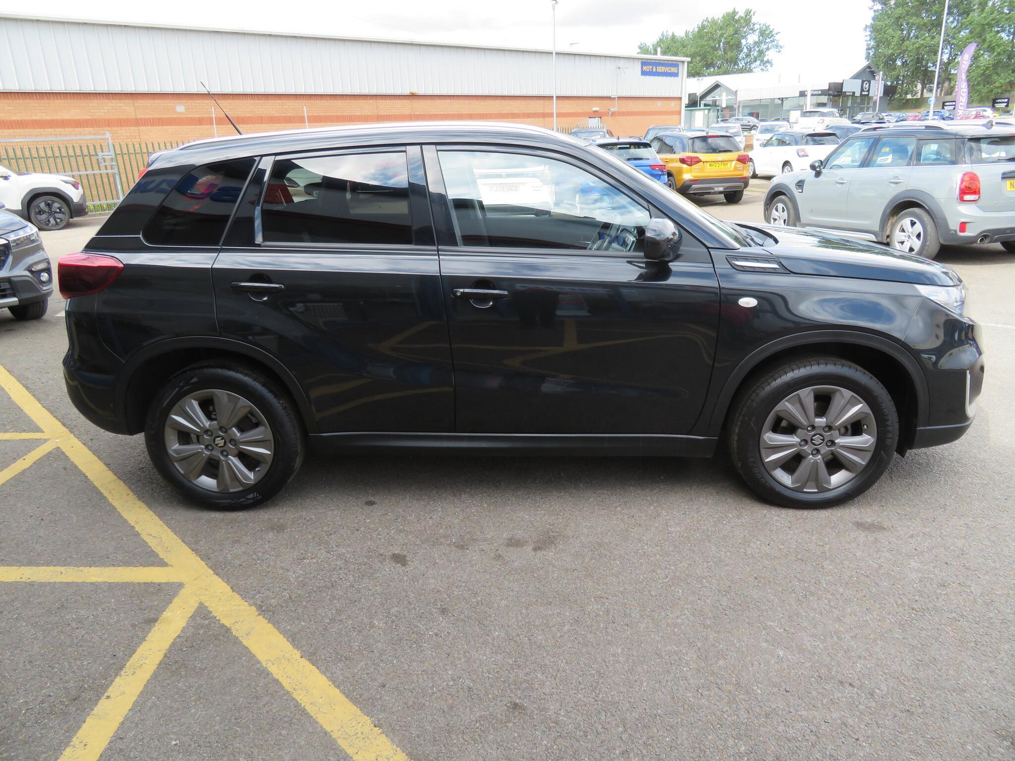 Suzuki Vitara - Image 11