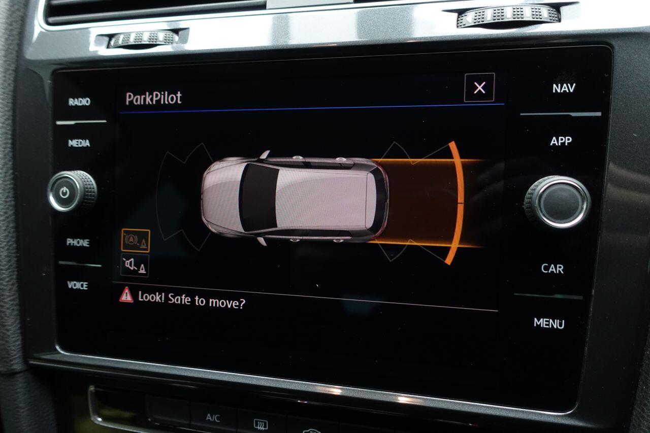 Volkswagen Golf - Image 21