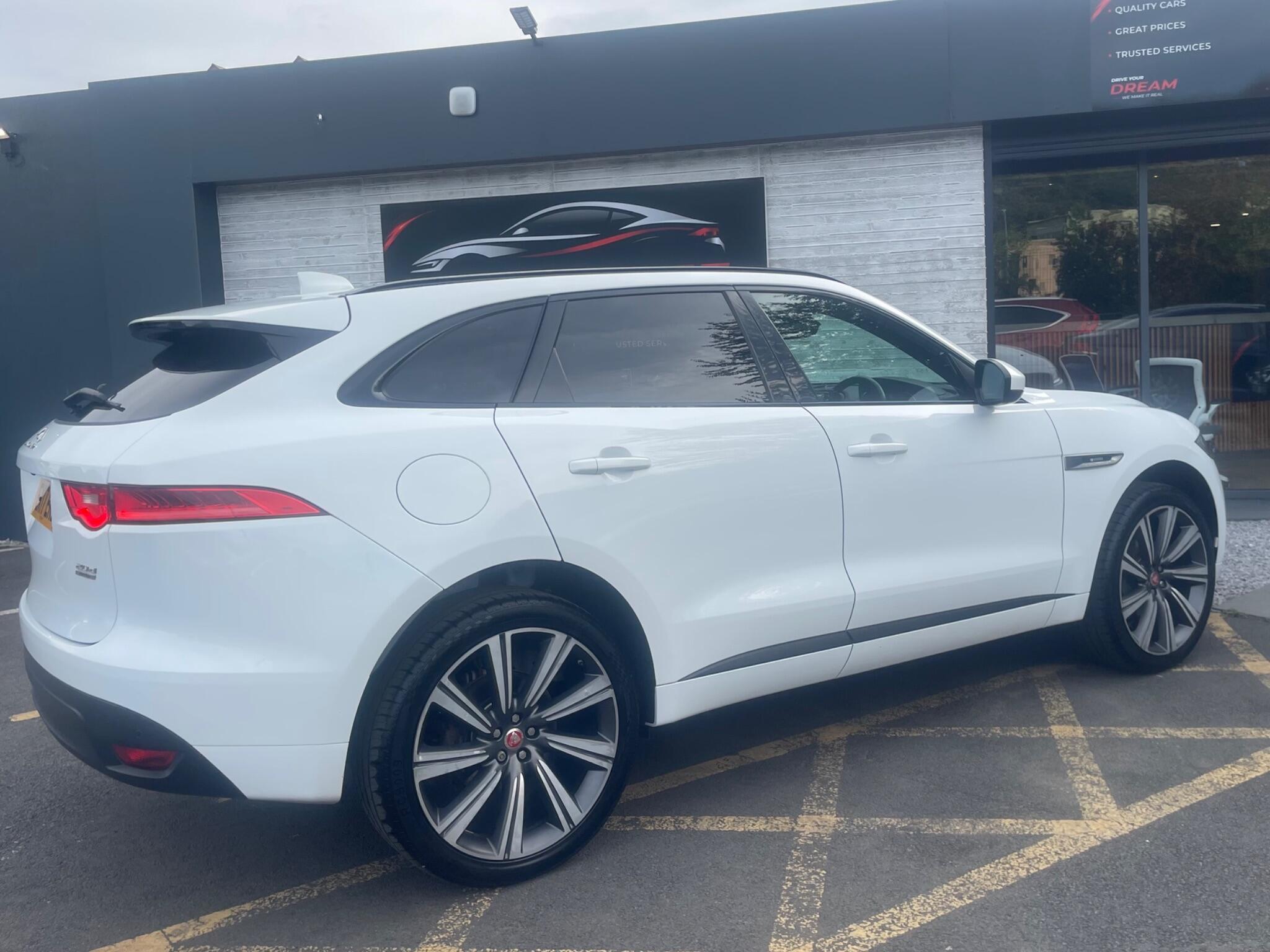 Jaguar F-Pace - Image 17