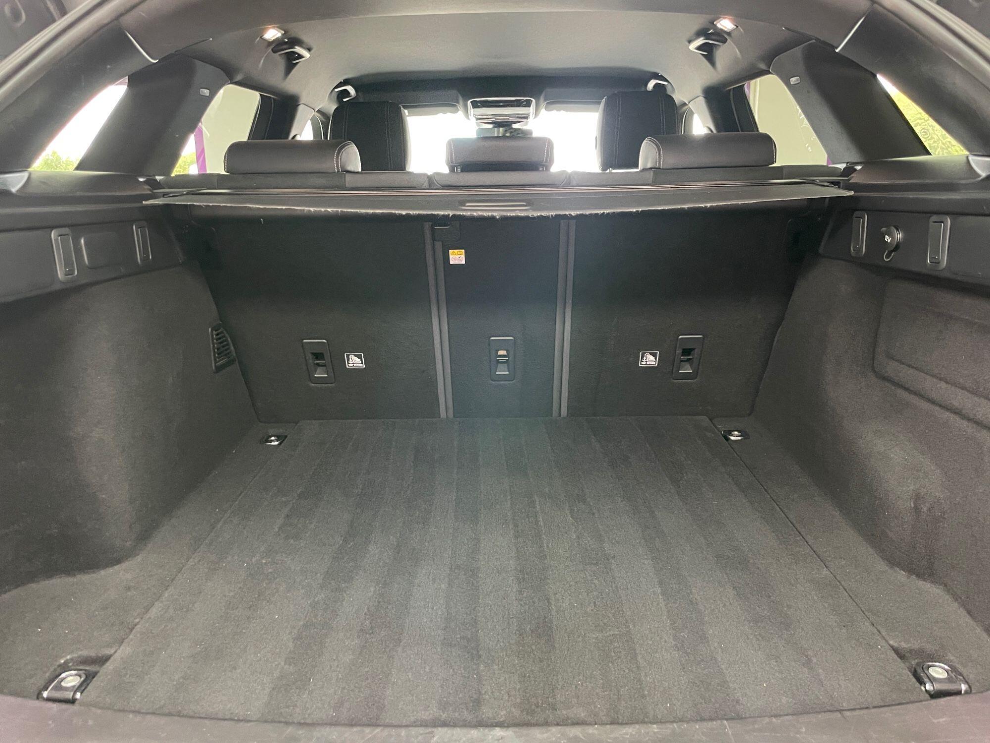 Land Rover Range Rover Velar - Image 18
