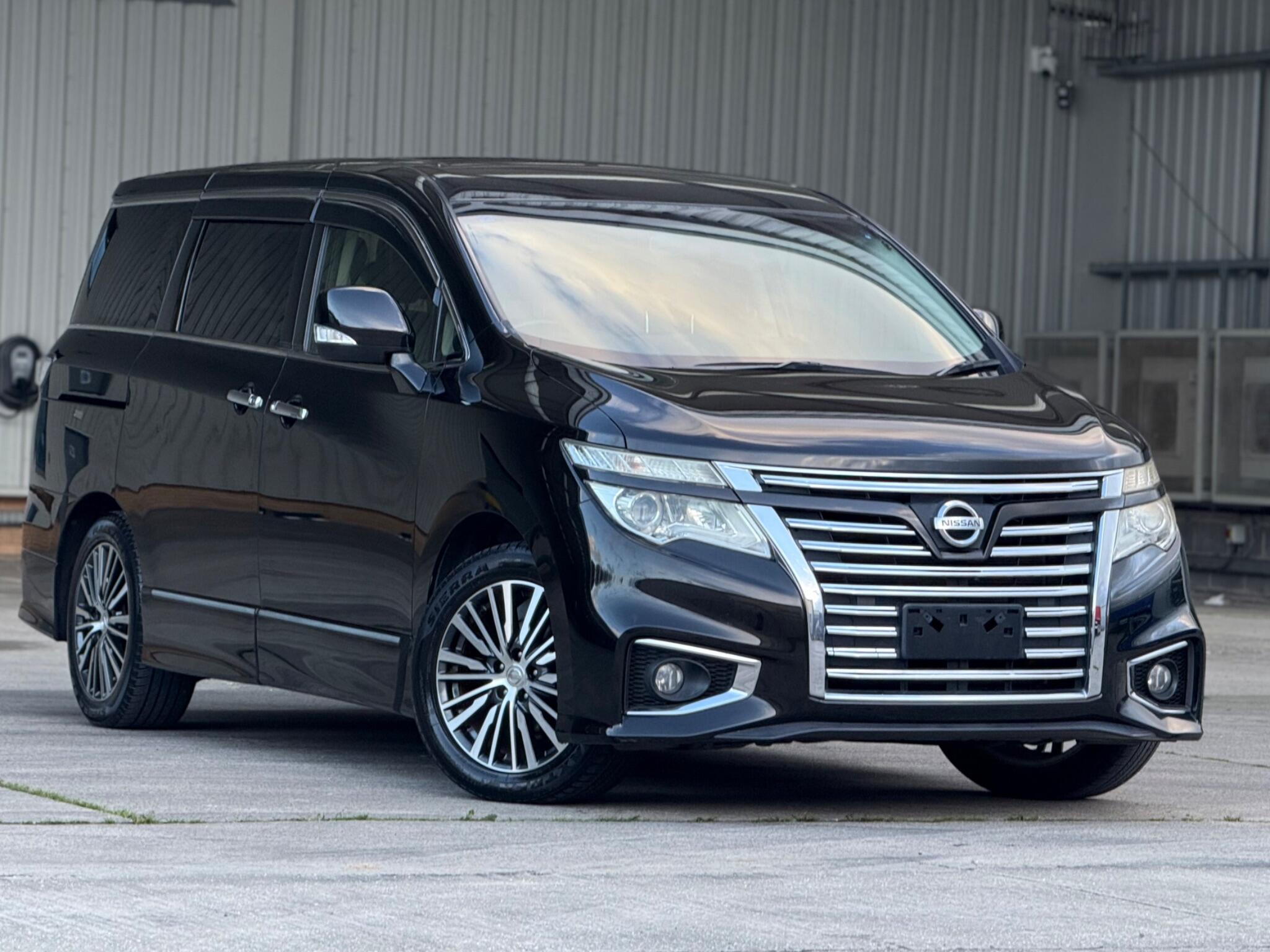 Nissan Elgrand - Image 3