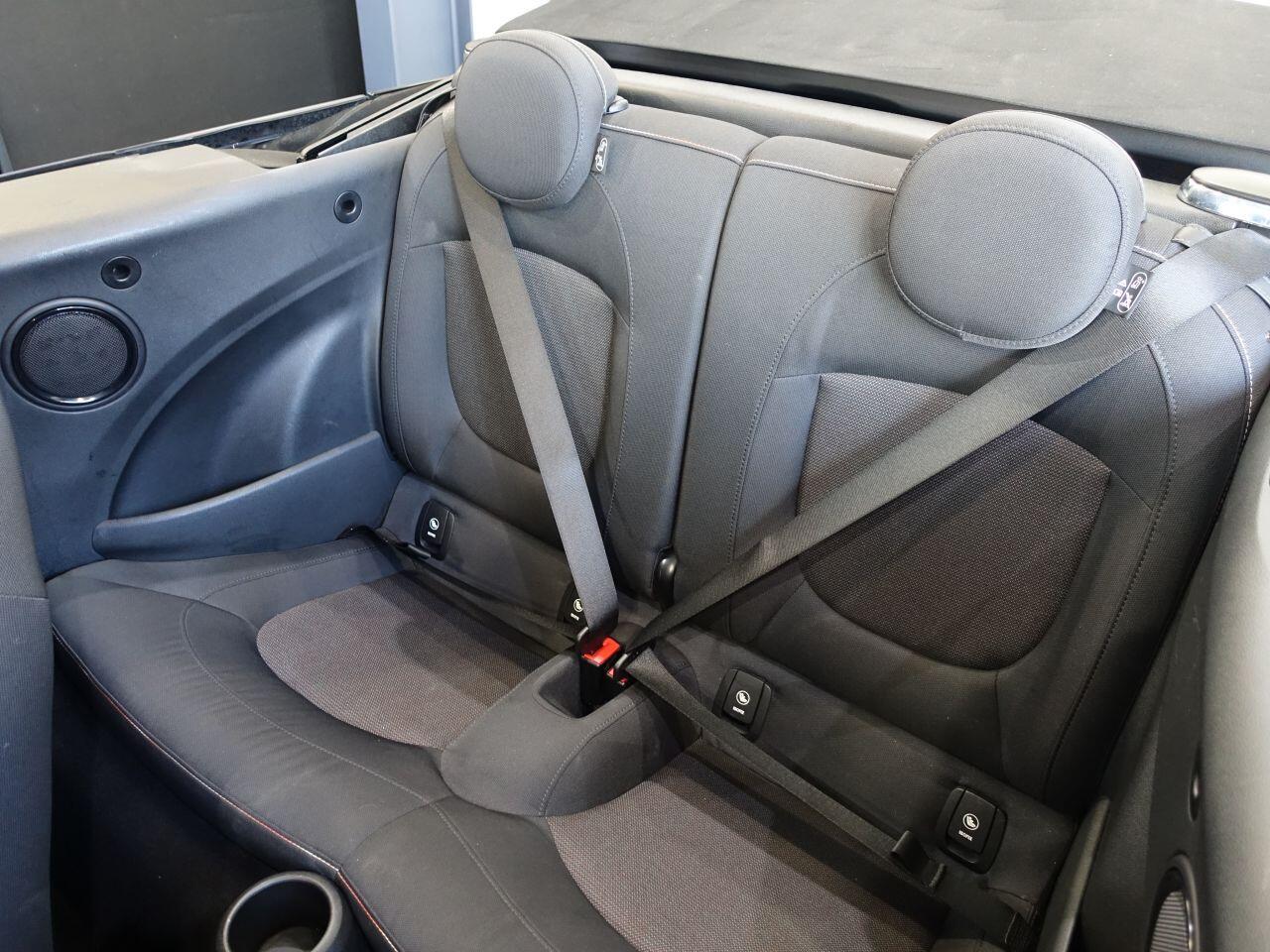 MINI Convertible - Image 22