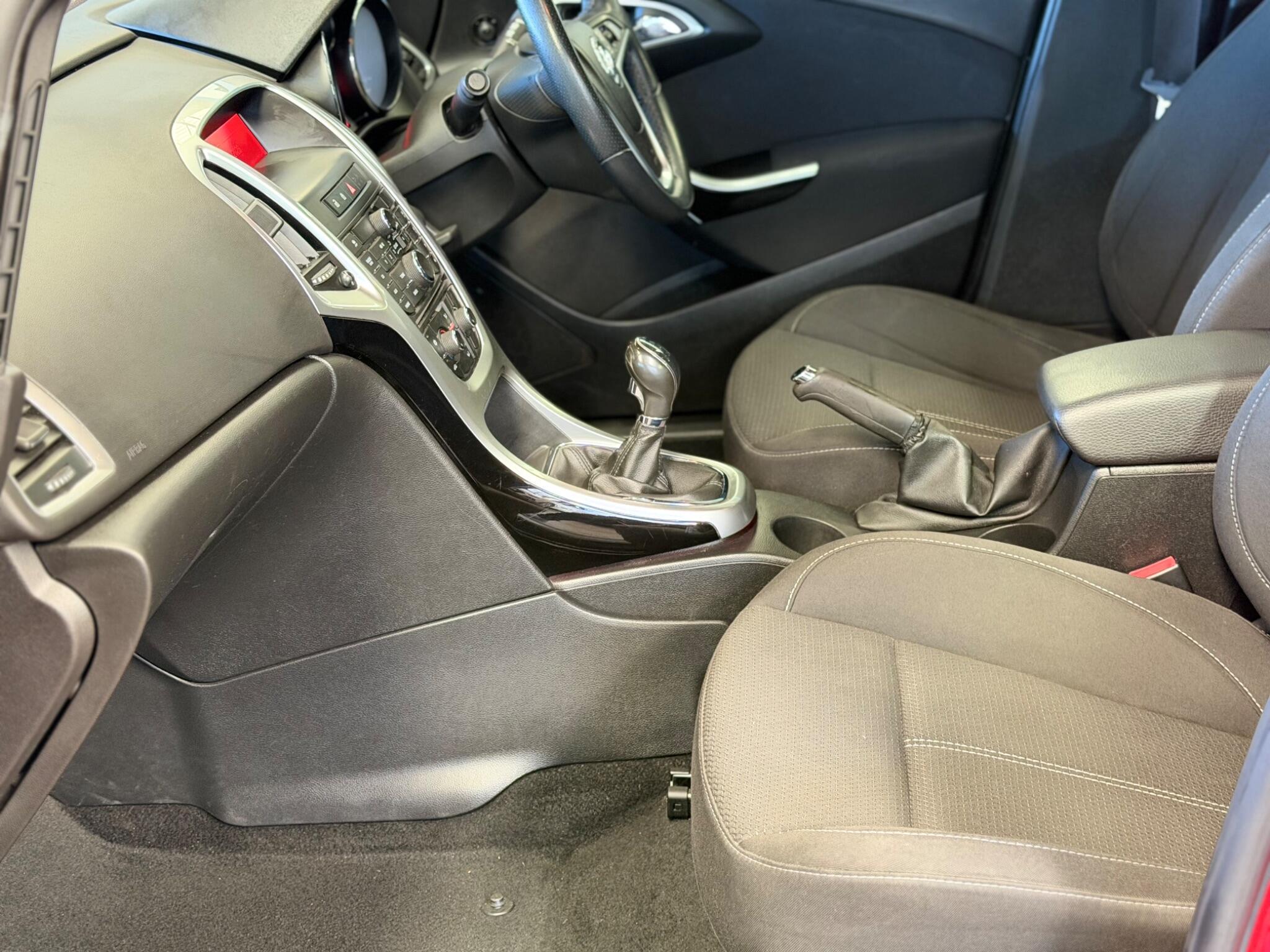 Vauxhall Astra - Image 25