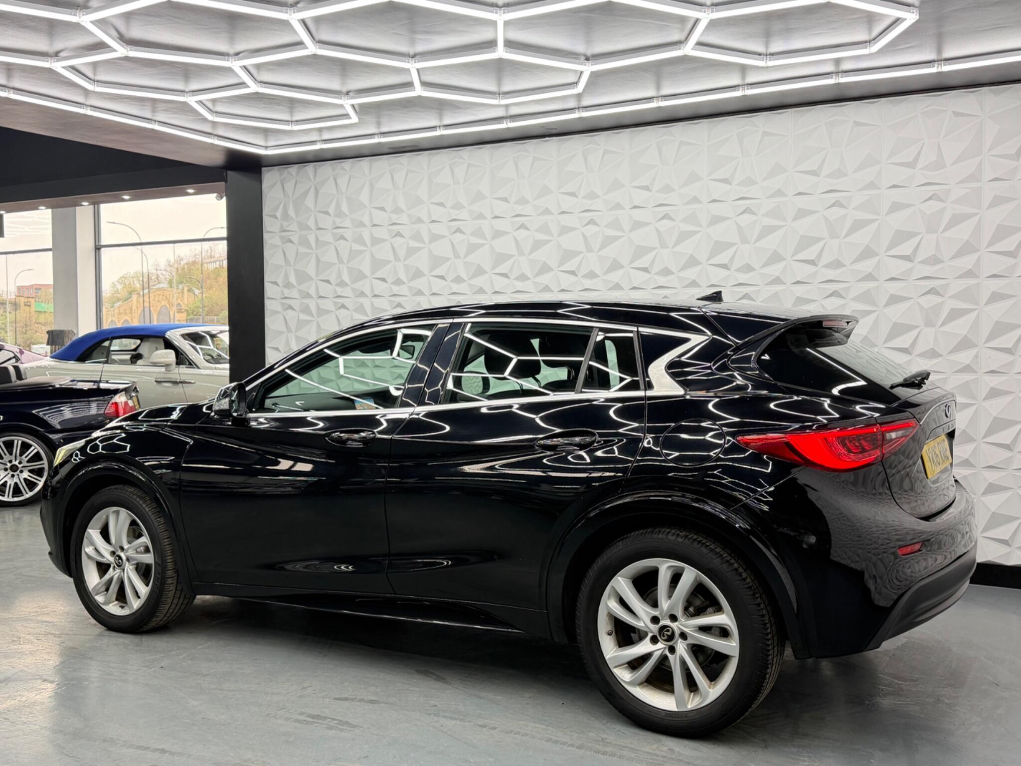Infiniti Q30 - Image 7