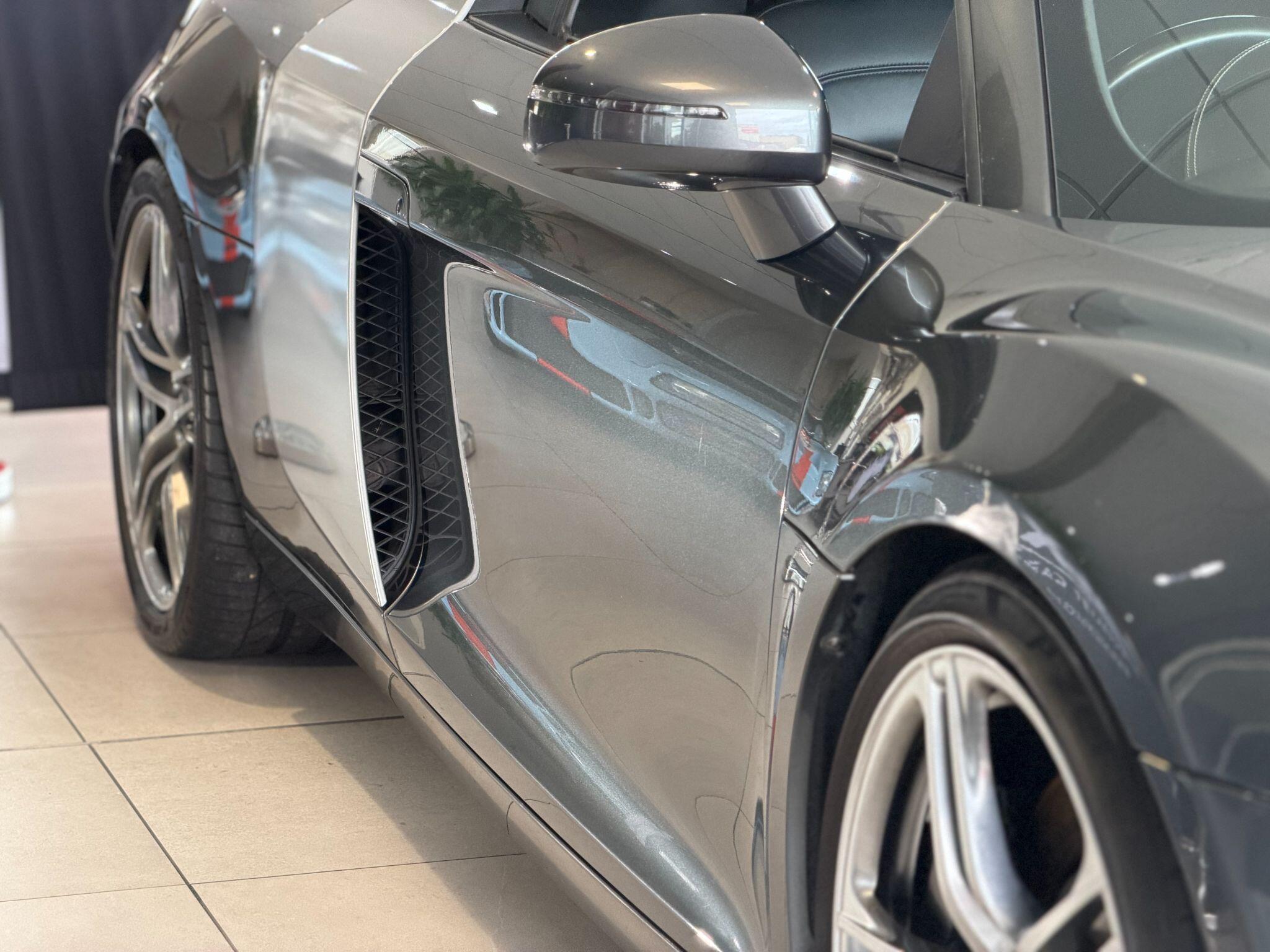 Audi R8 - Image 11