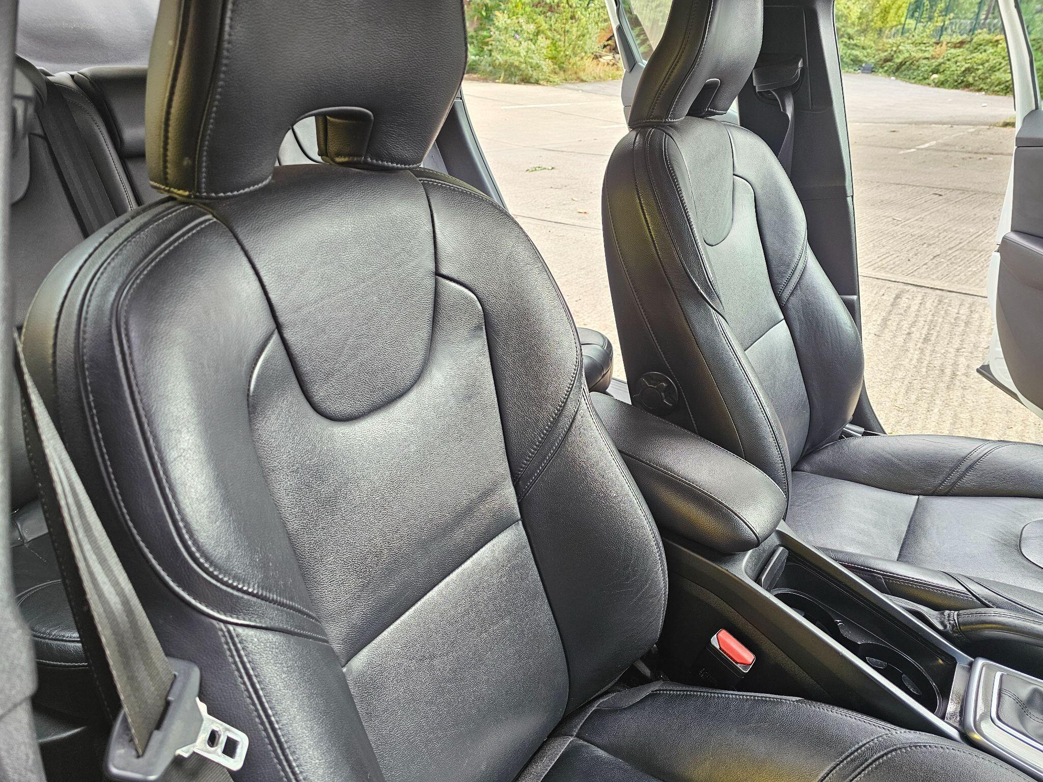 Volvo V40 - Image 18