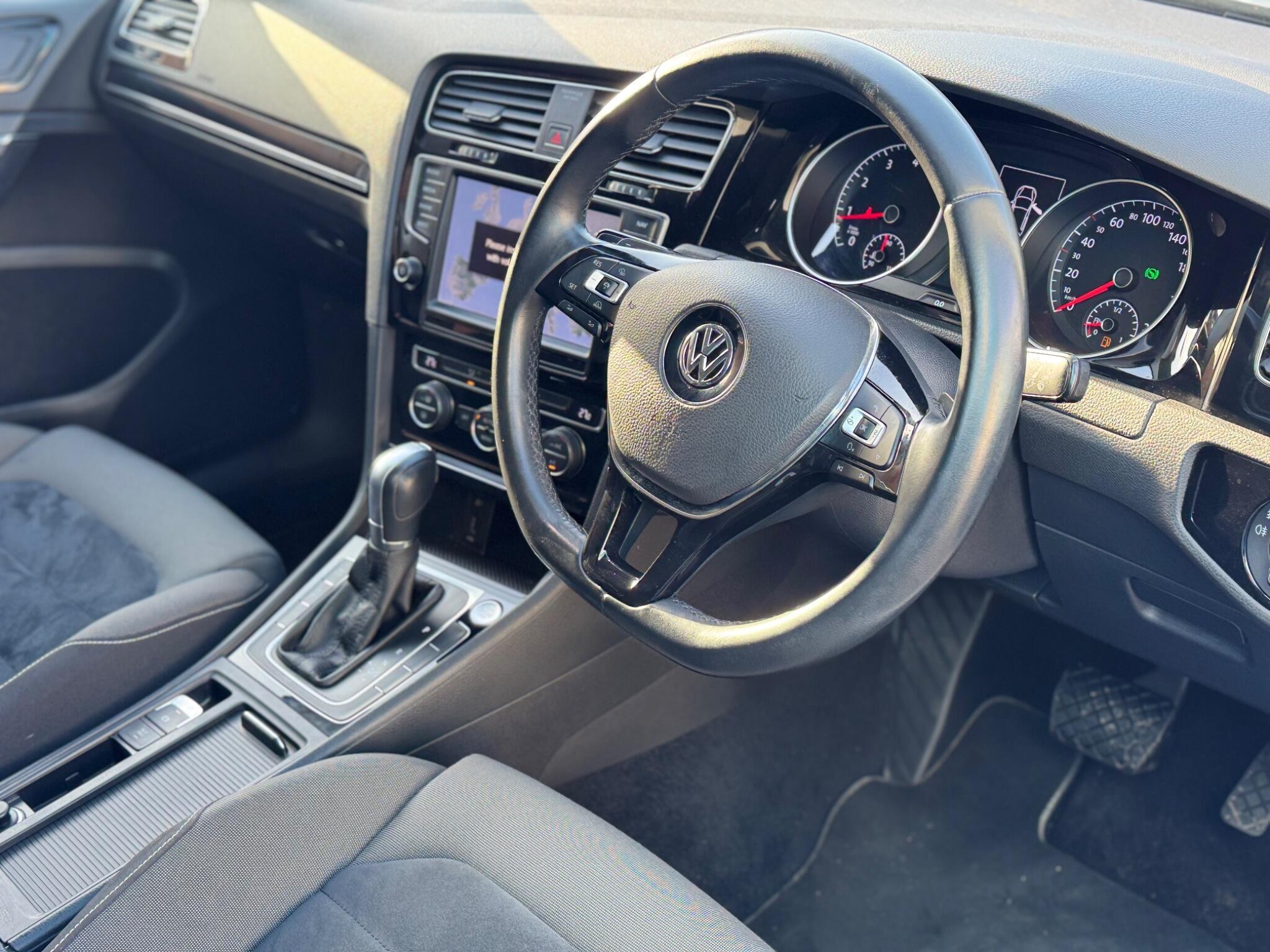 Volkswagen Golf - Image 32