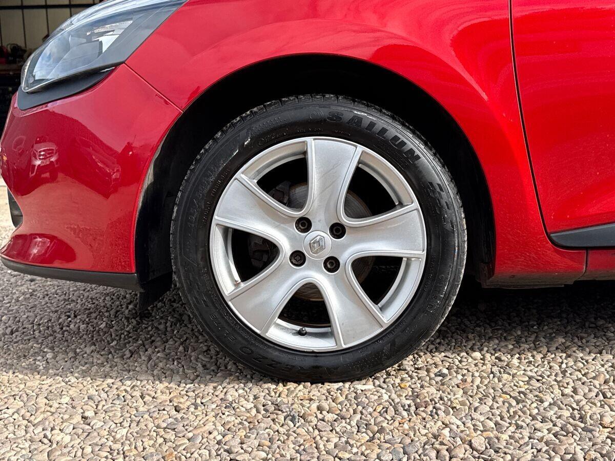 Renault Clio - Image 17