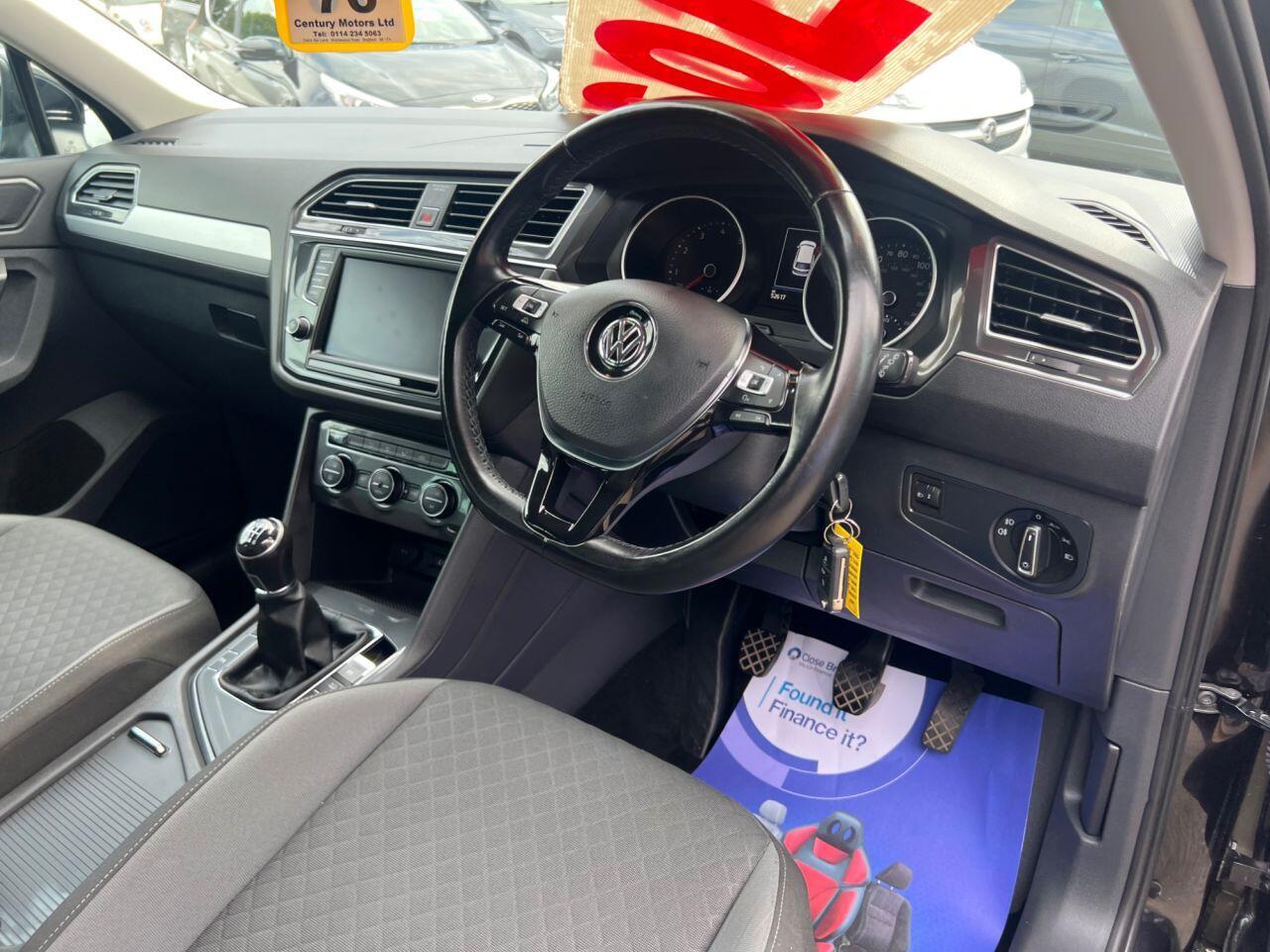 Volkswagen Tiguan - Image 14