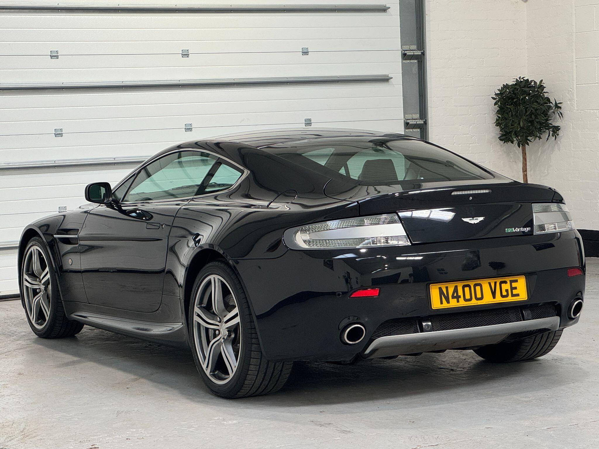 Aston Martin Vantage - Image 19