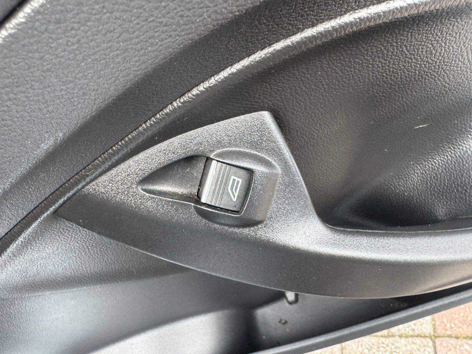 Ford Kuga - Image 18