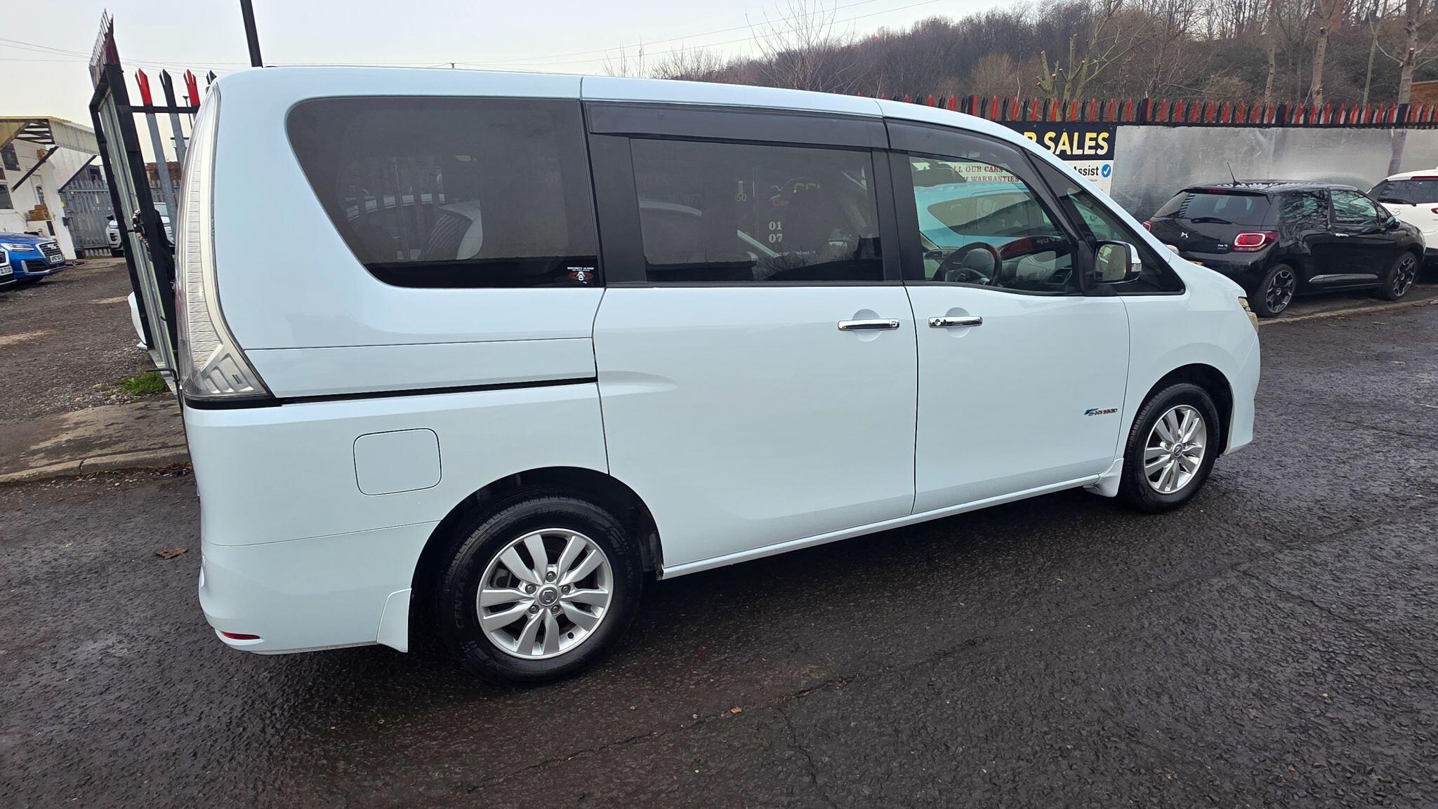 Nissan Serena - Image 7