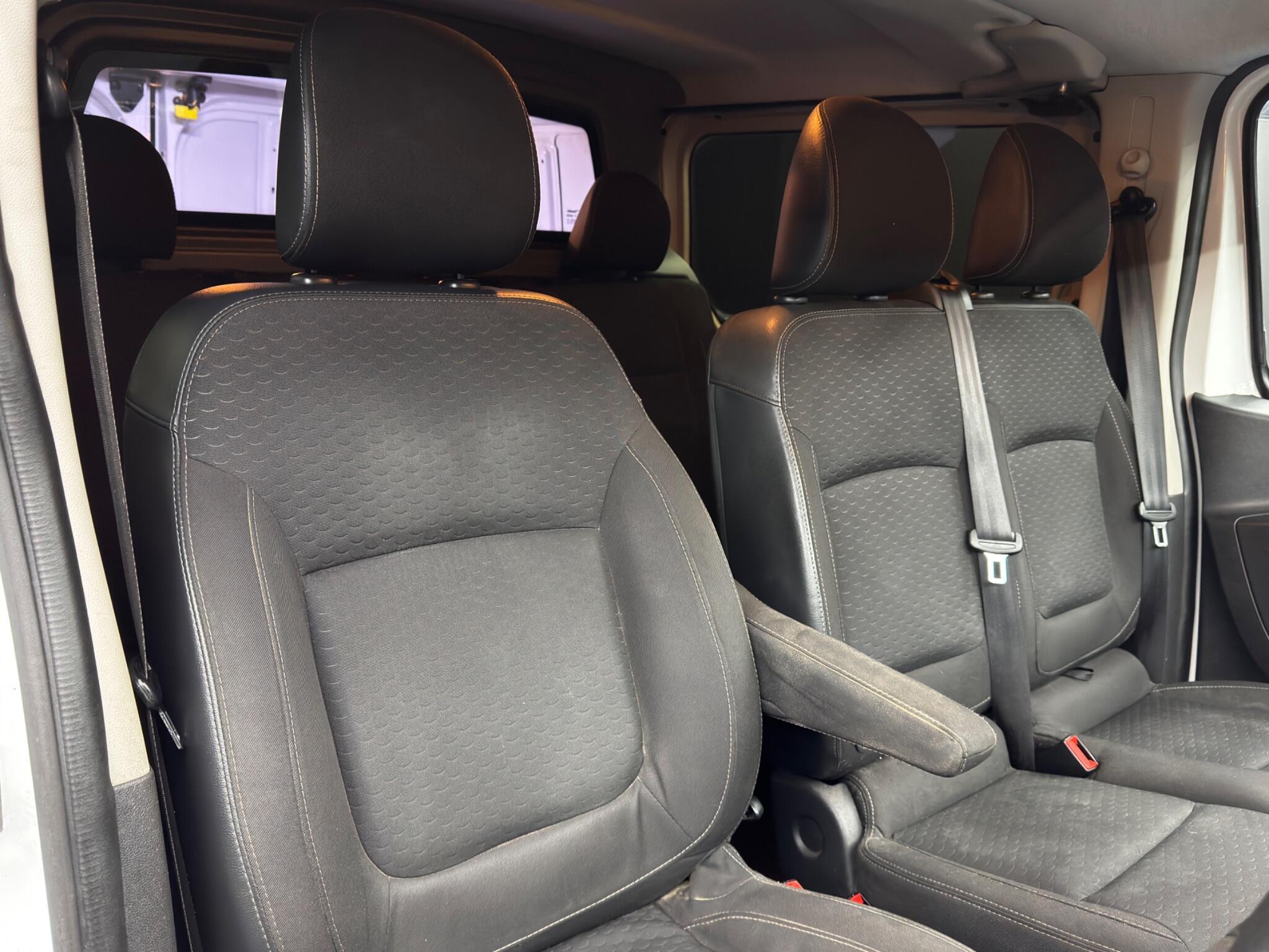 Vauxhall Vivaro - Image 12