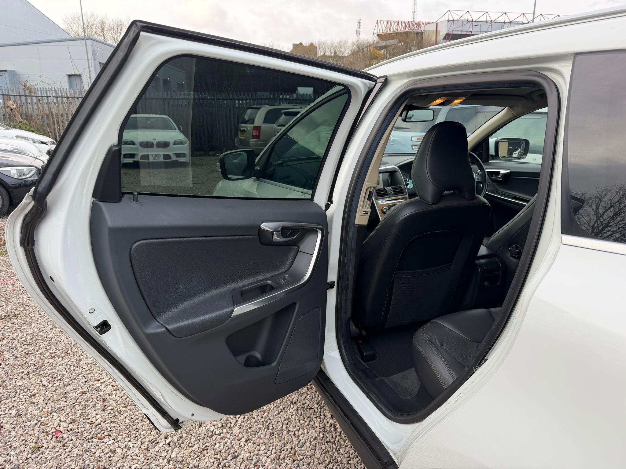 Volvo XC60 - Image 10