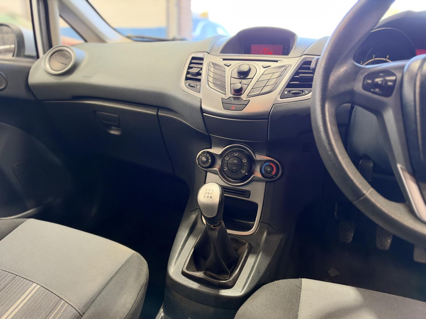 Ford Fiesta - Image 11