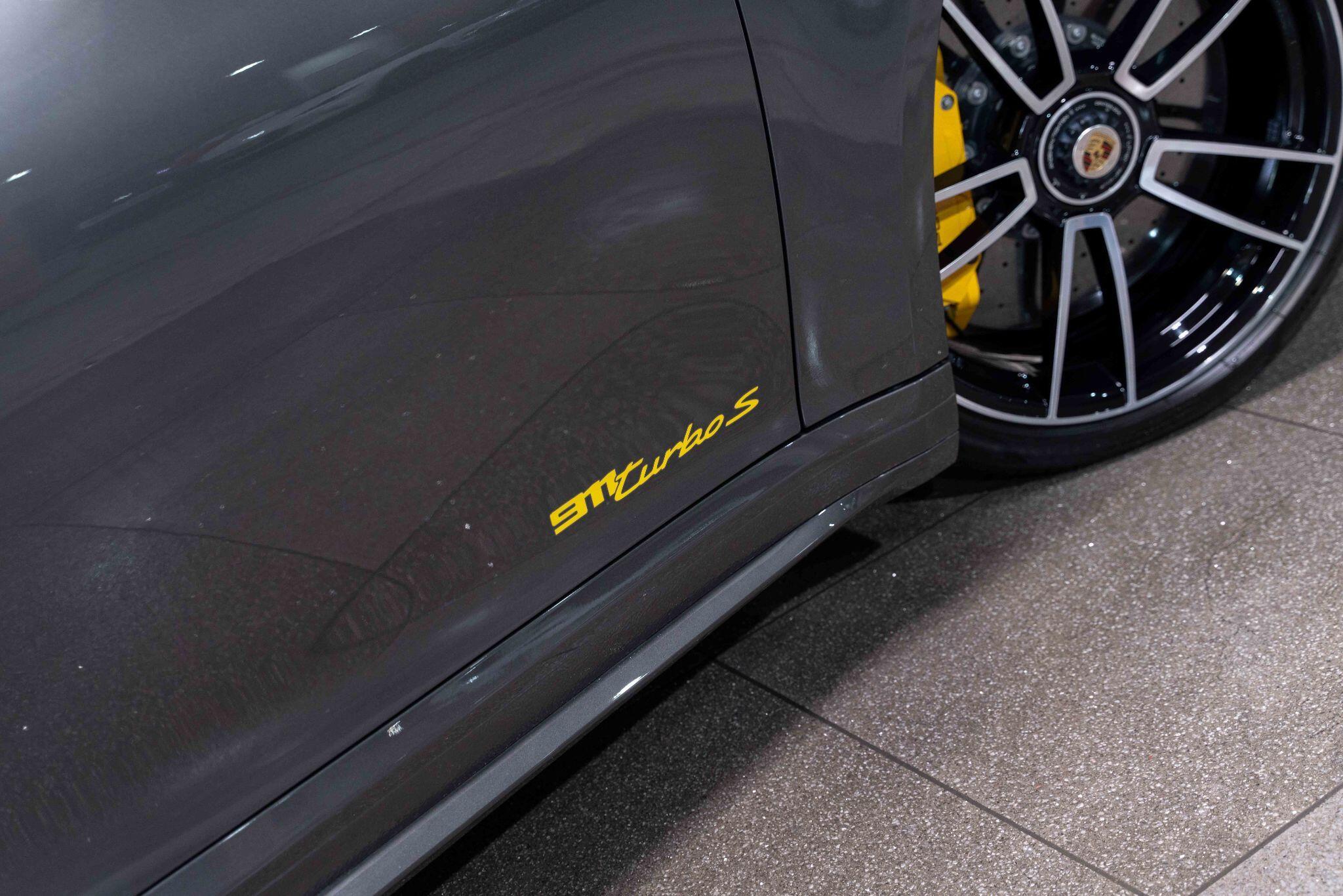 Porsche 911 - Image 18