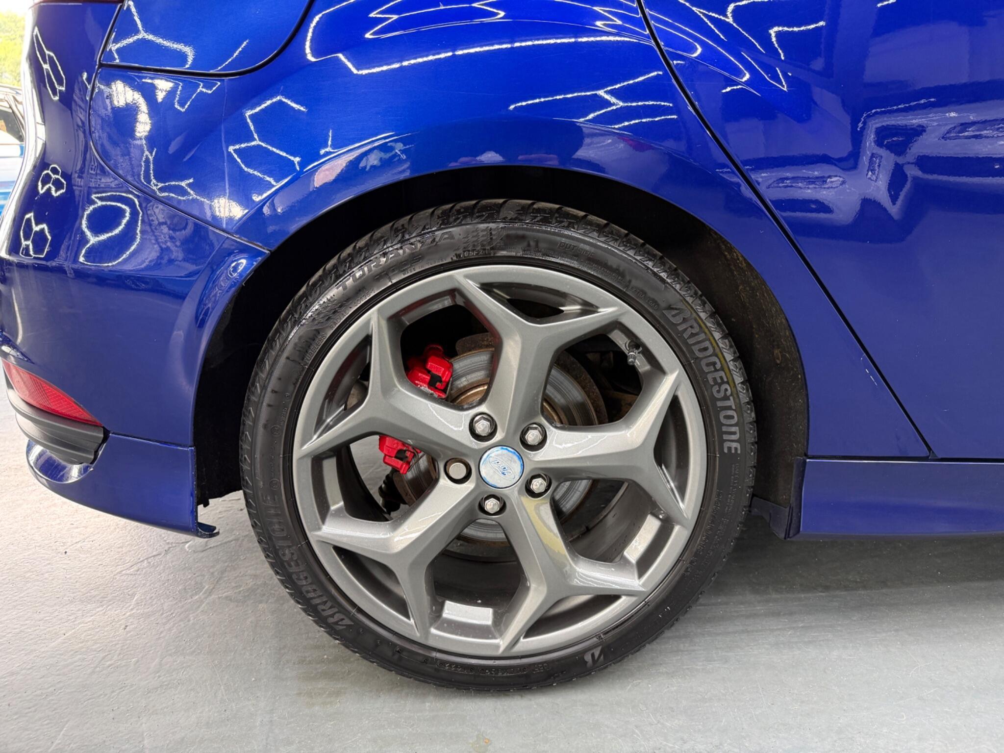 Ford Focus - Image 16
