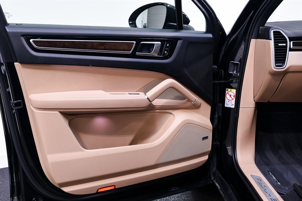 Porsche Cayenne - Image 20