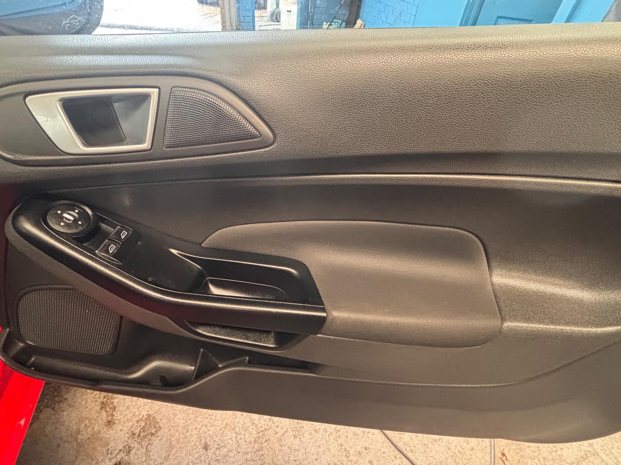 Ford Fiesta - Image 13