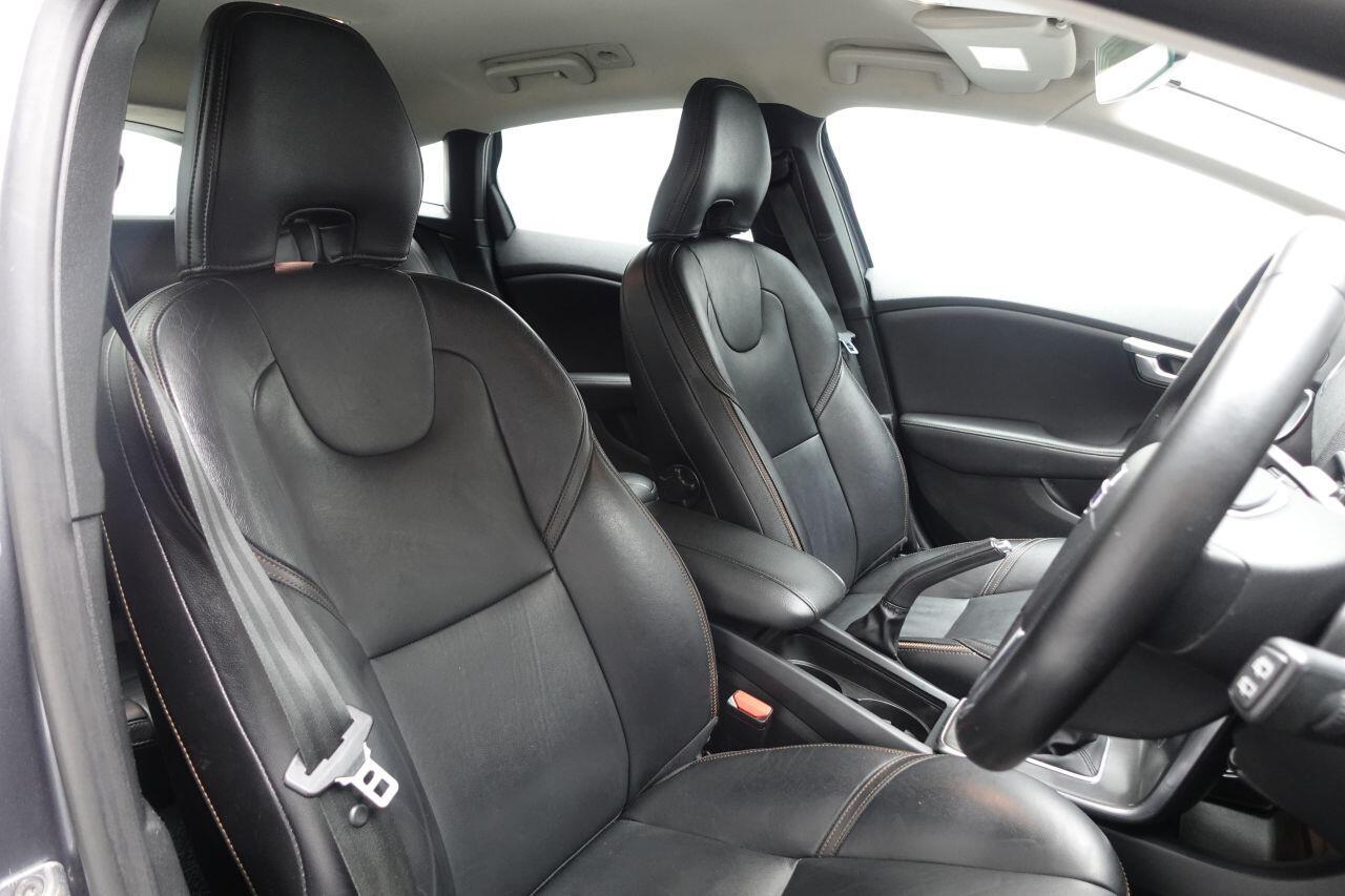 Volvo V40 CROSS COUNTRY - Image 3