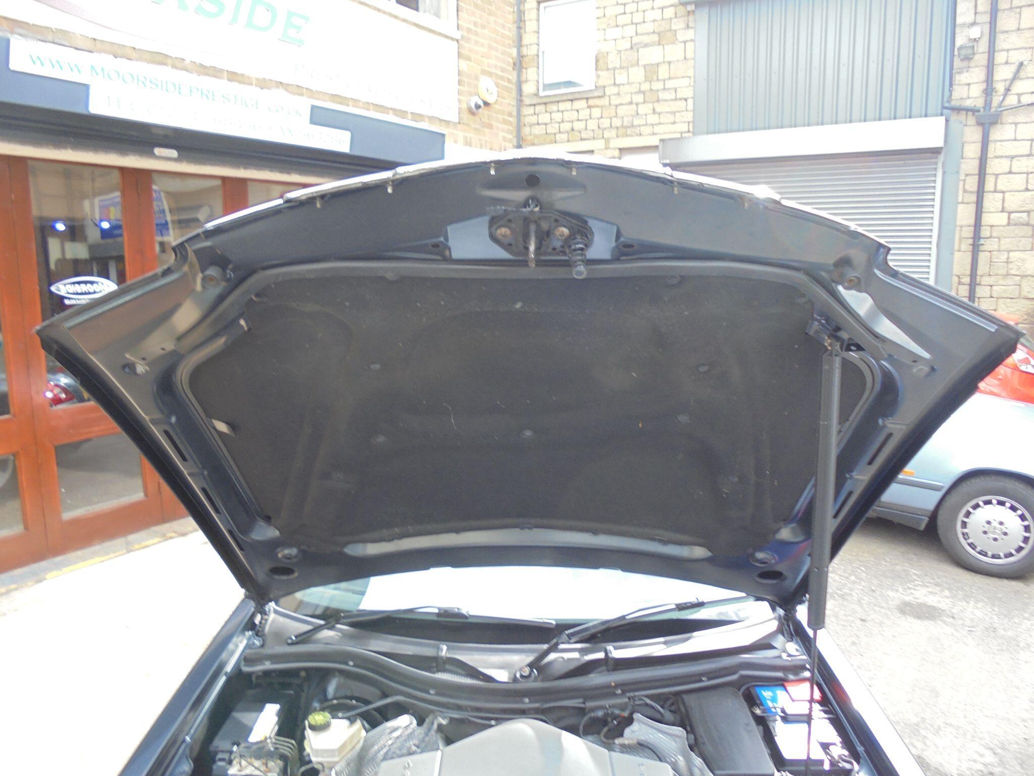 Chrysler Crossfire - Image 12