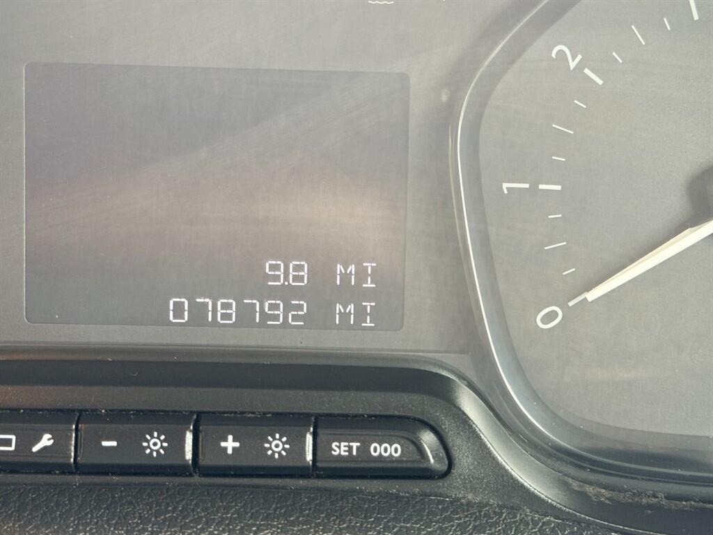 Vauxhall Vivaro - Image 21