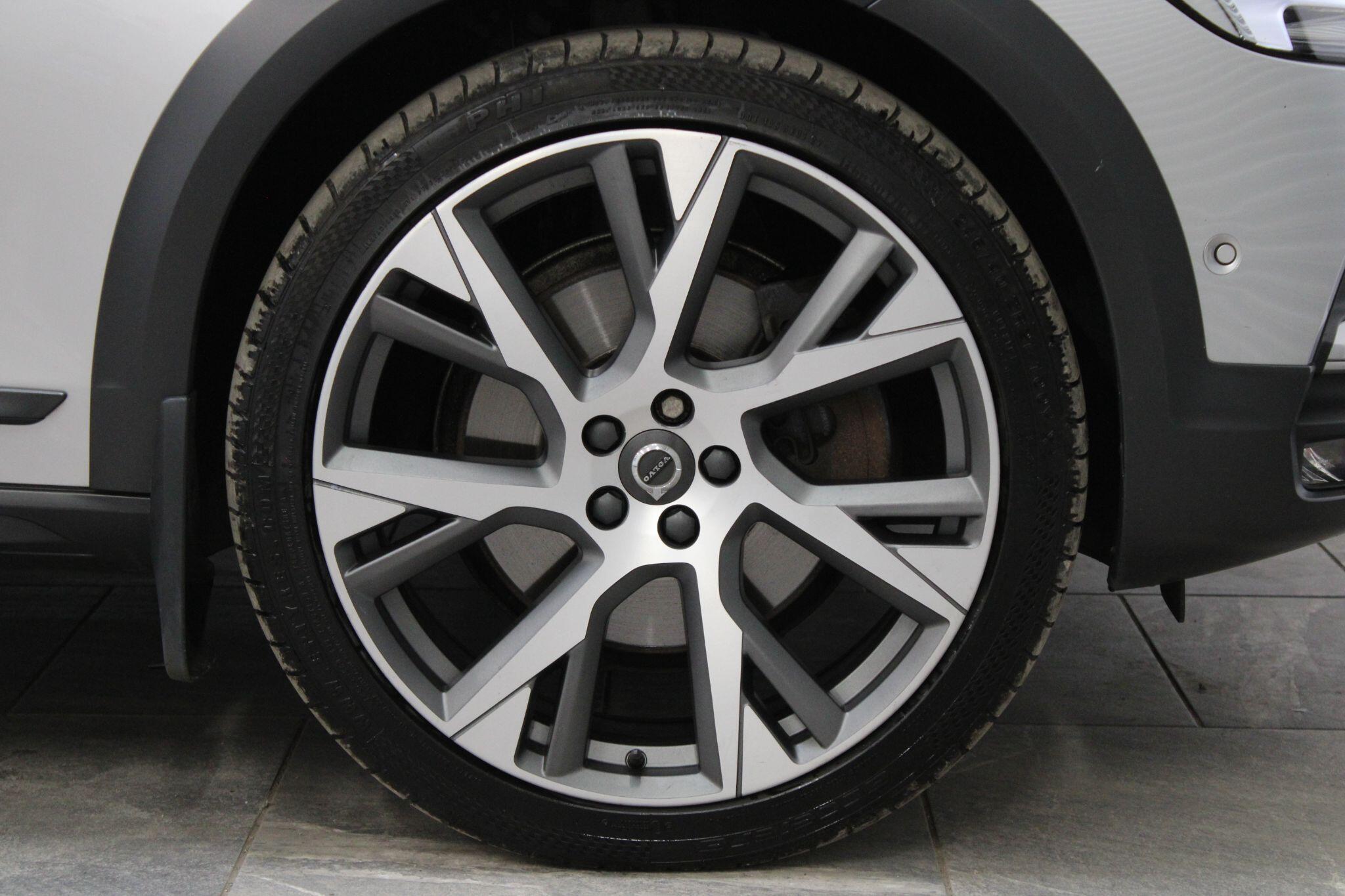 Volvo V90 CROSS COUNTRY - Image 8