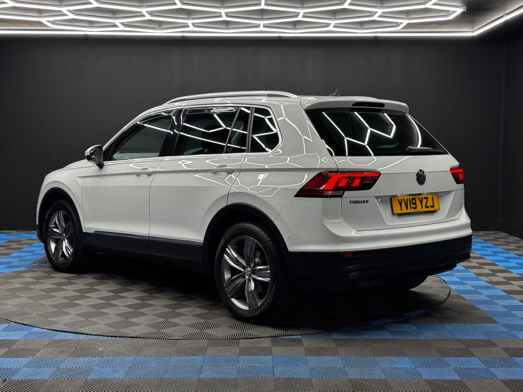 Volkswagen Tiguan - Image 7