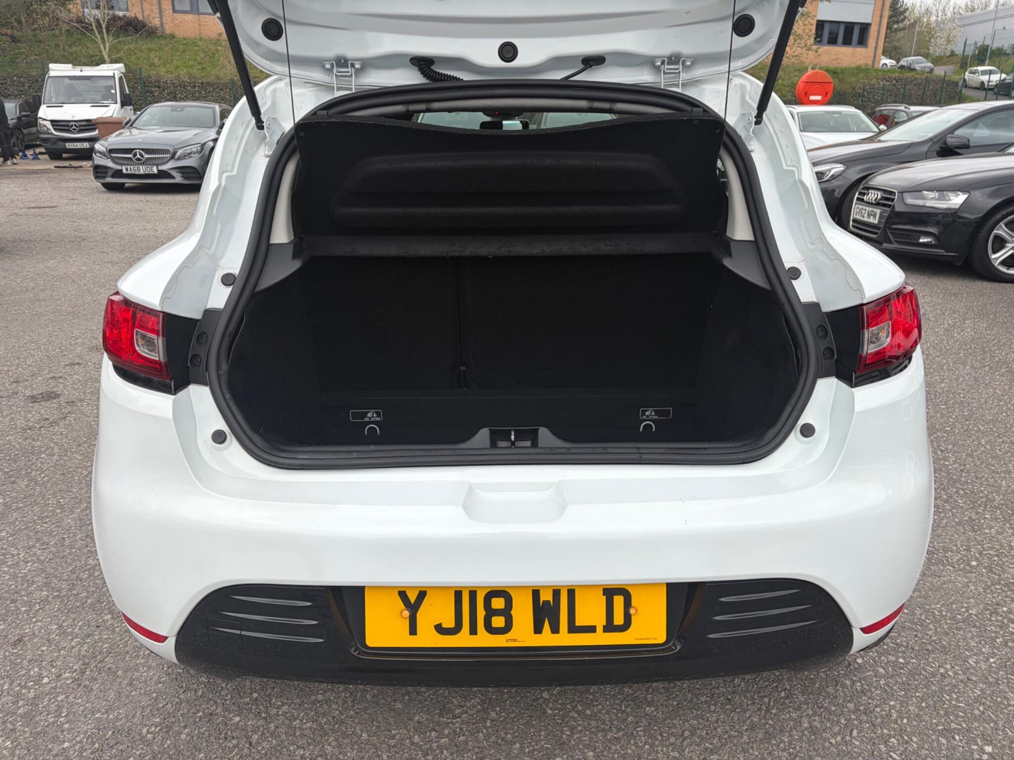 Renault Clio - Image 36